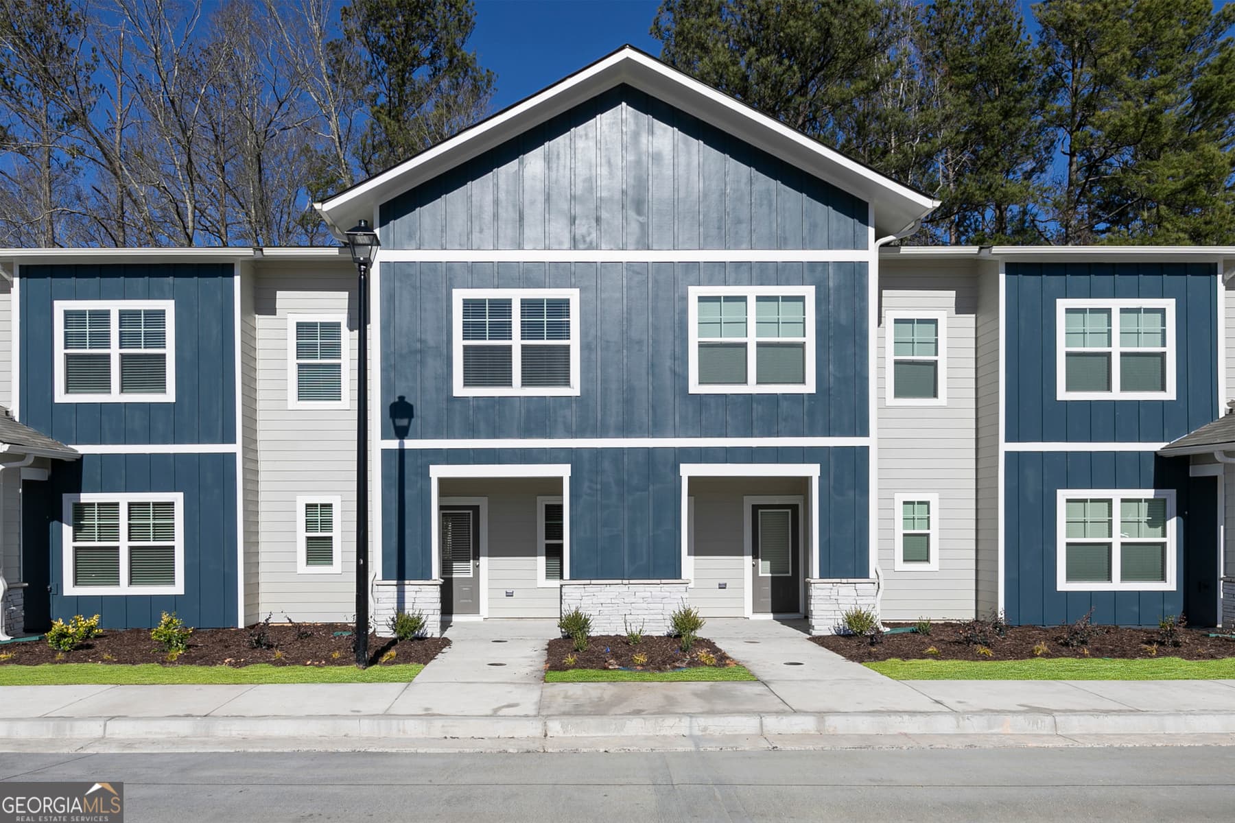 3 bedroom, 2.5 bathroom, 1,461 sq ft townhouse for sale at 216 Rooker Drive, Lagrange, GA 30241 — photo 1 of 17