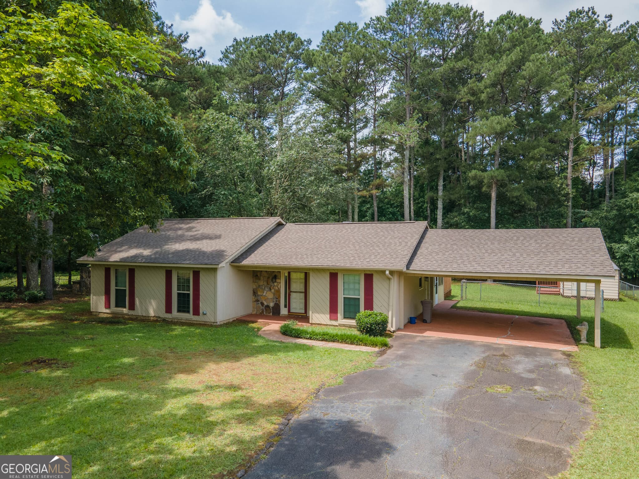 3 bedroom, 2 bathroom, 1,520 sq ft single family residence sold at 95 Beaver Run, Lagrange, GA 30241