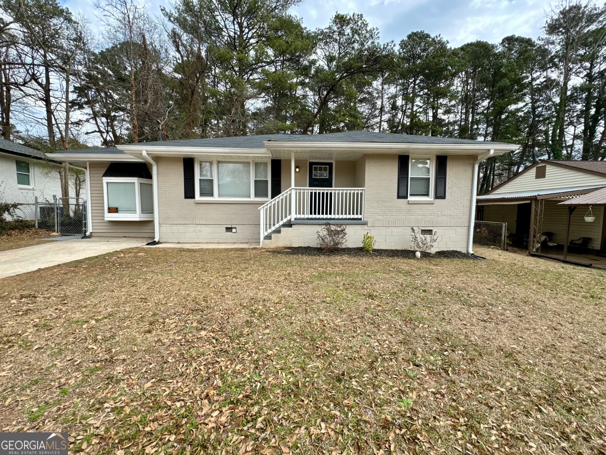 4 bedroom, 1 bathroom, 1,304 sq ft single family residence for sale at 1908 S Columbia Place, Decatur, GA 30032 — photo 2