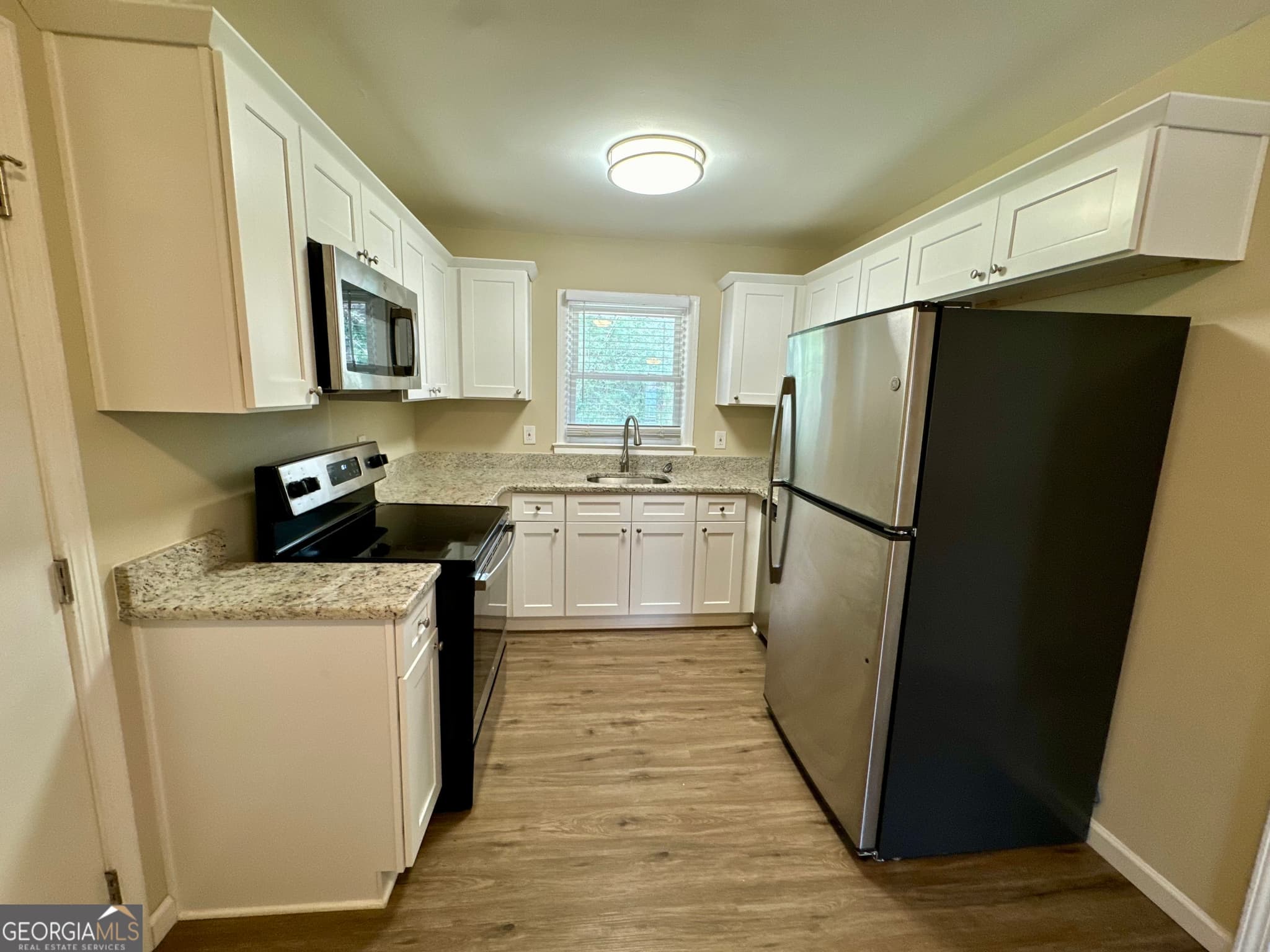 4 bedroom, 1 bathroom, 1,304 sq ft single family residence for sale at 1908 S Columbia Place, Decatur, GA 30032 — photo 6
