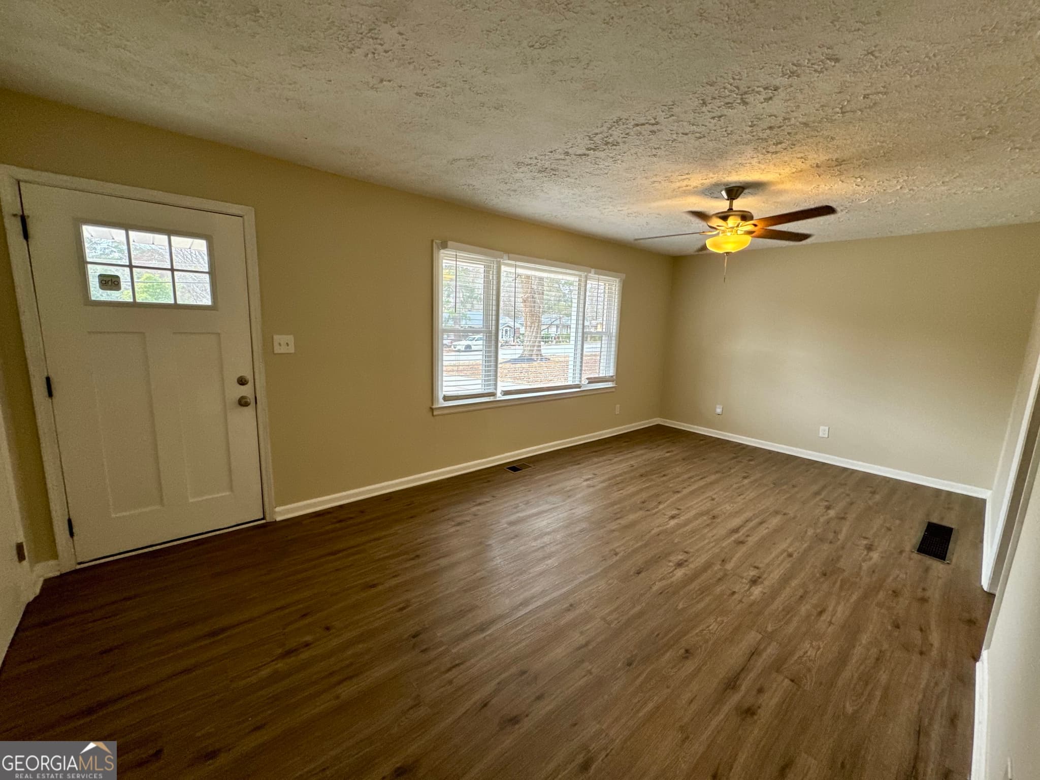 4 bedroom, 1 bathroom, 1,304 sq ft single family residence for sale at 1908 S Columbia Place, Decatur, GA 30032 — photo 3