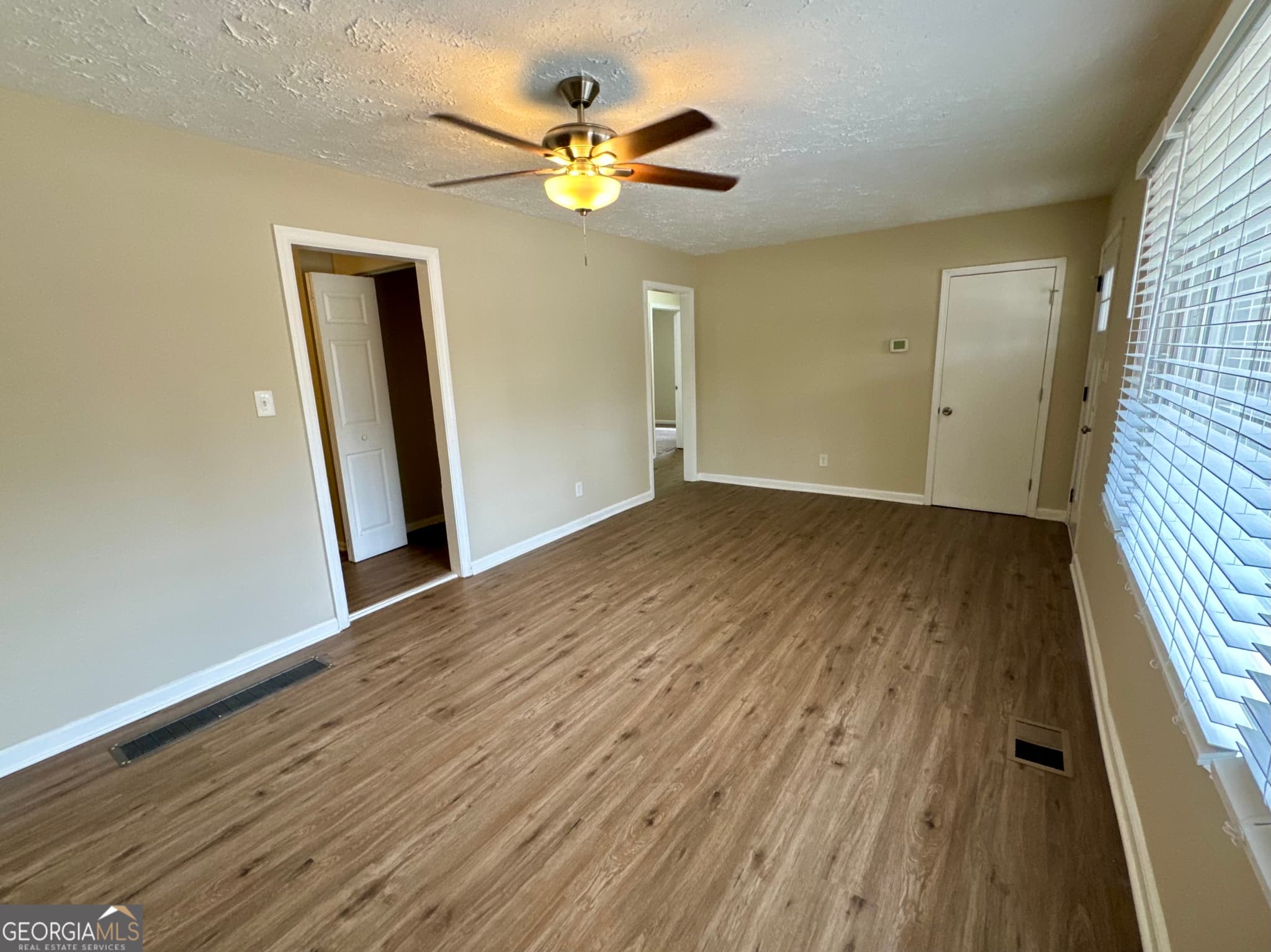 4 bedroom, 1 bathroom, 1,304 sq ft single family residence for sale at 1908 S Columbia Place, Decatur, GA 30032 — photo 4