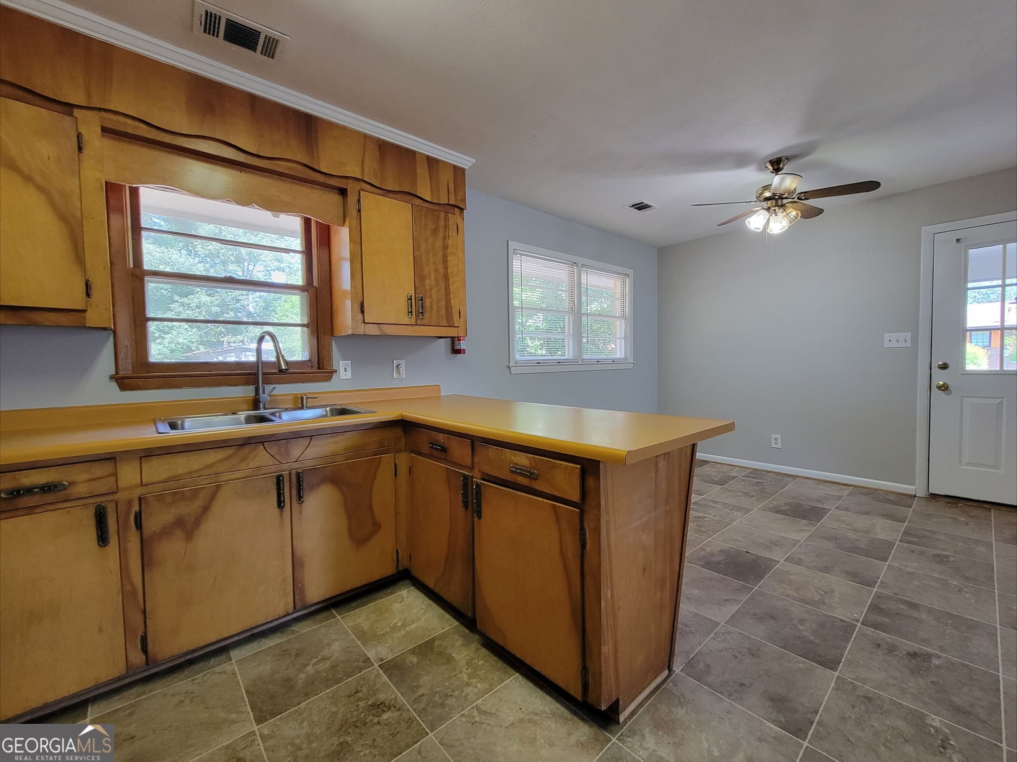 3 bedroom, 2 bathroom, 1,070 sq ft single family residence for rent at 300 Nancy Street, Winder, GA 30680 for $1,695 a month — photo 5