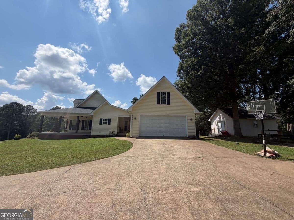 3 bedroom, 2 bathroom, 1,859 sq ft single family residence for sale at 107 Pine Ridge Court, Summerville, GA 30747 — photo 2