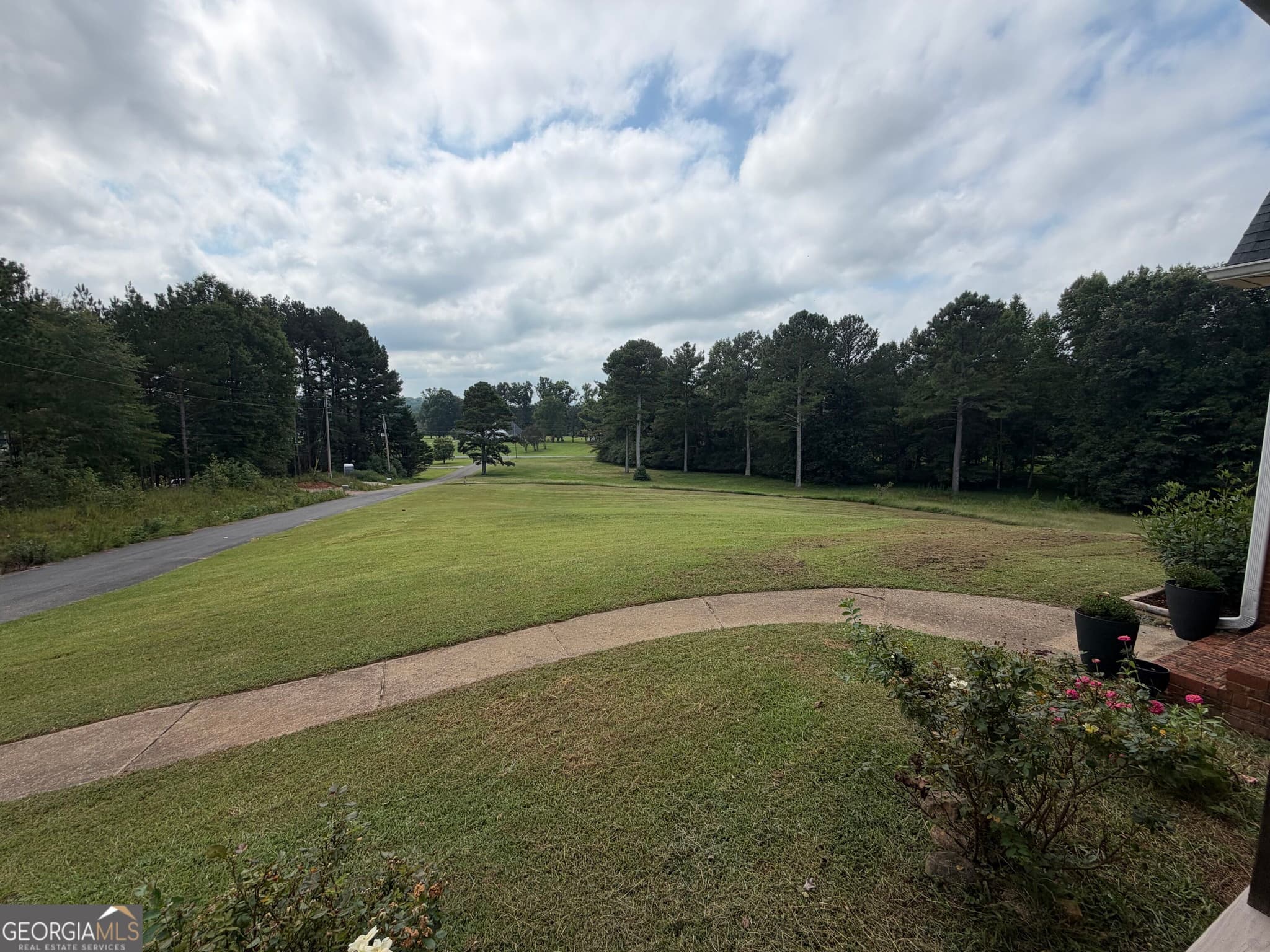3 bedroom, 2 bathroom, 1,859 sq ft single family residence for sale at 107 Pine Ridge Court, Summerville, GA 30747 — photo 3
