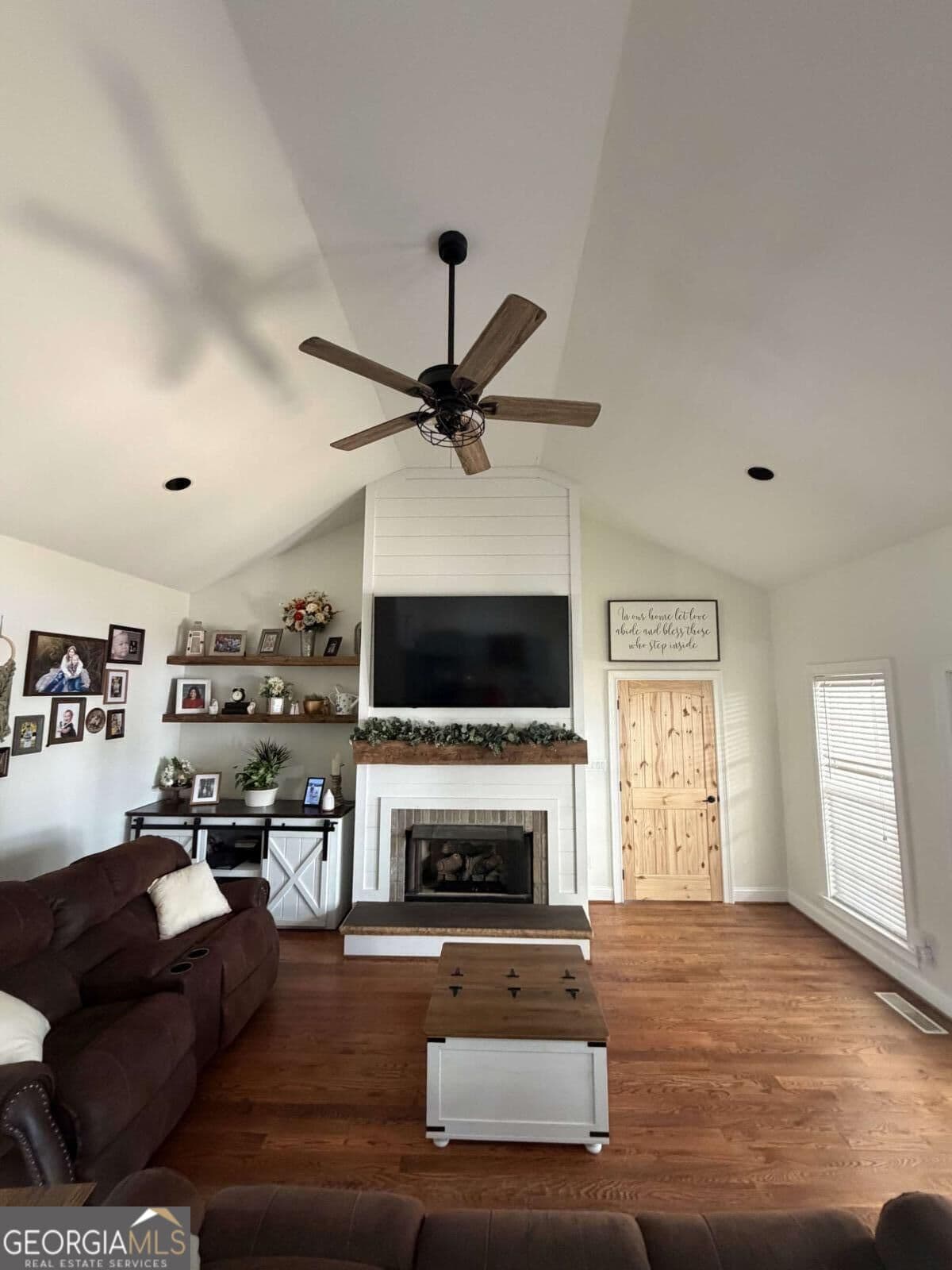 3 bedroom, 2 bathroom, 1,859 sq ft single family residence for sale at 107 Pine Ridge Court, Summerville, GA 30747 — photo 5