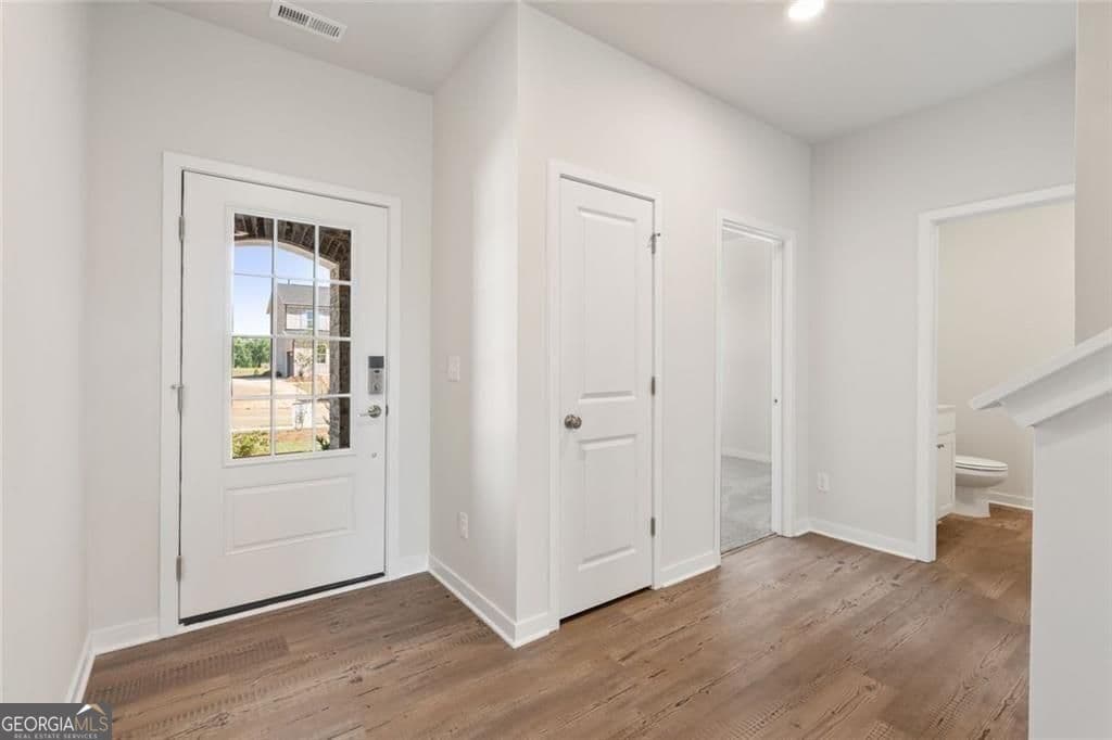 5 bedroom, 3 bathroom, 2,570 sq ft single family residence for rent at 308 Earnshaw Avenue, Mcdonough, GA 30253 for $3,000 a month — photo 4