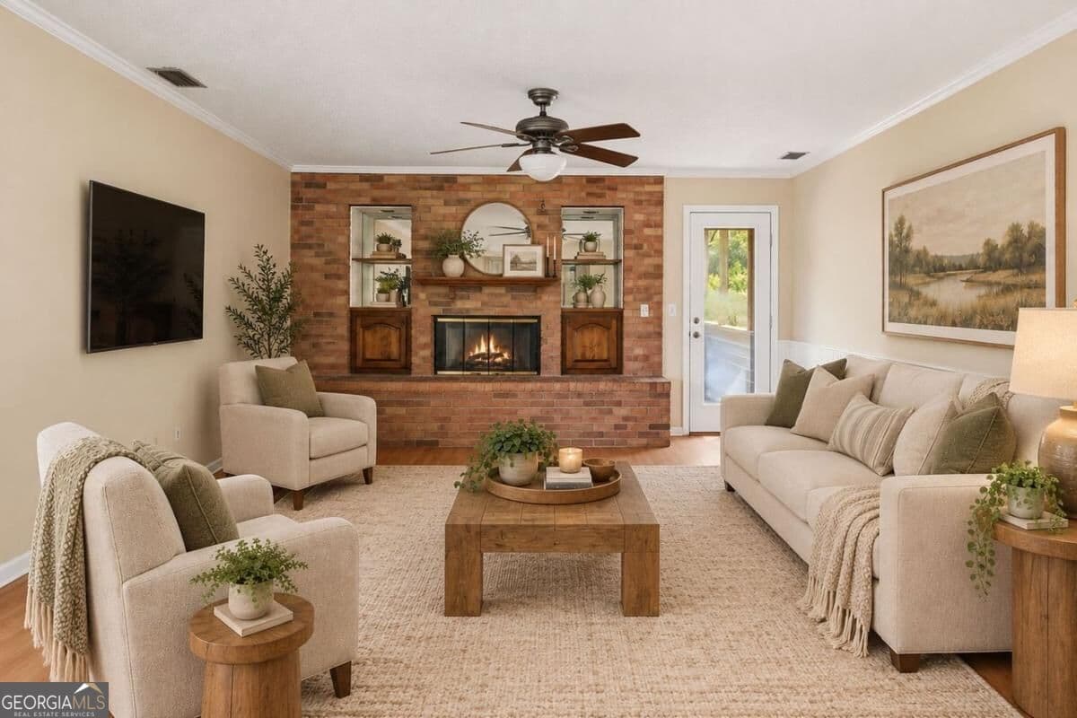 3 bedroom, 2 bathroom, 1,302 sq ft single family residence under contract at 149 Lake View Circle, Brunswick, GA 31525 — photo 3