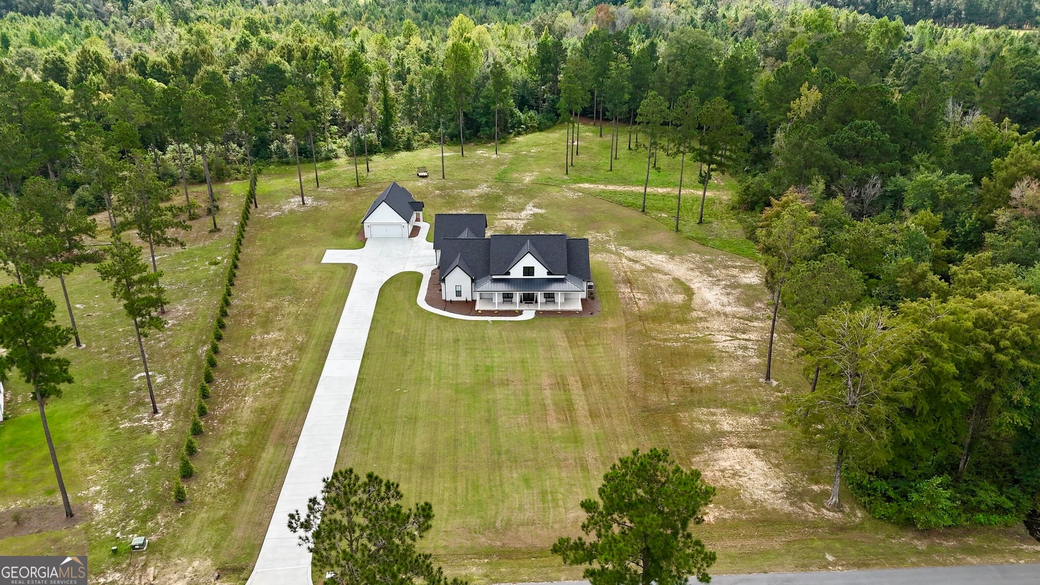 4 bedroom, 4.5 bathroom, 2,809 sq ft single family residence for sale at 174 Evergreen Drive, Cochran, GA 31014 — photo 2