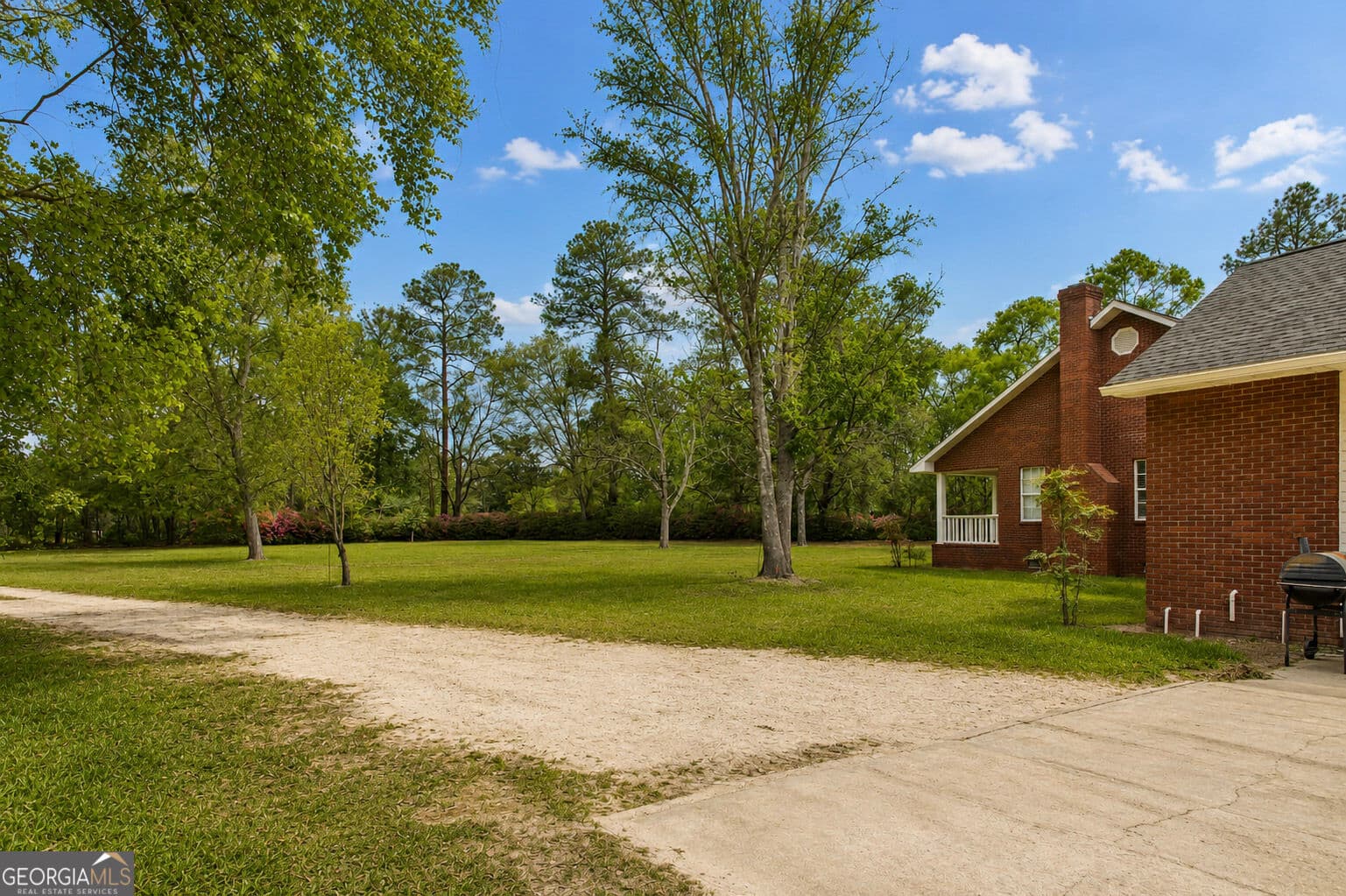 3 bedroom, 2.5 bathroom, 2,097 sq ft single family residence under contract at 752 Old Hortense Road, Hortense, GA 31543 — photo 3