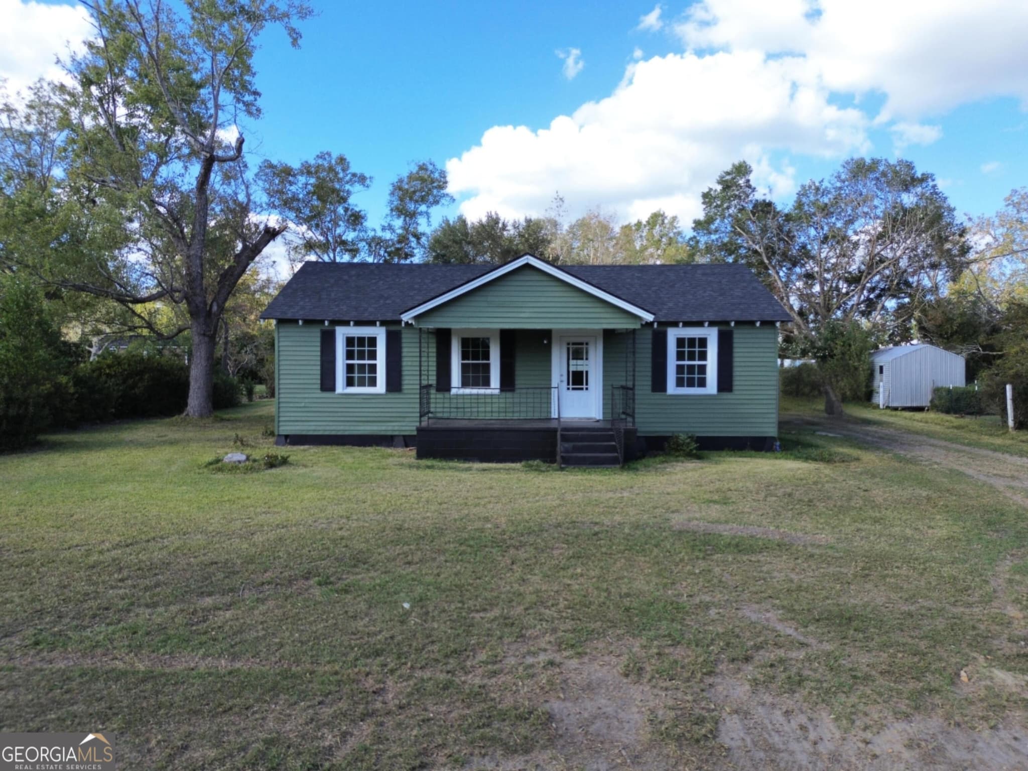 2 bedroom, 2 bathroom, 960 sq ft single family residence sold at 209 N Railroad Avenue, Twin City, GA 30471