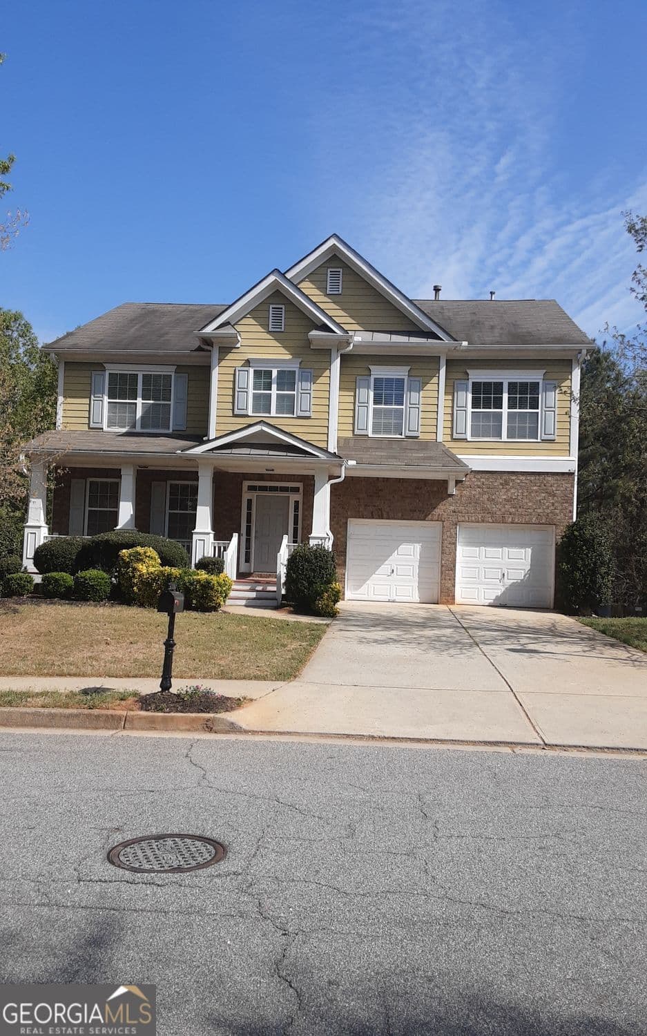 4 bedroom, 2.5 bathroom, 5,527 sq ft single family residence for rent at 132 Lakeshore Parkway, Newnan, GA 30263 for $2,500 a month — photo 1 of 1