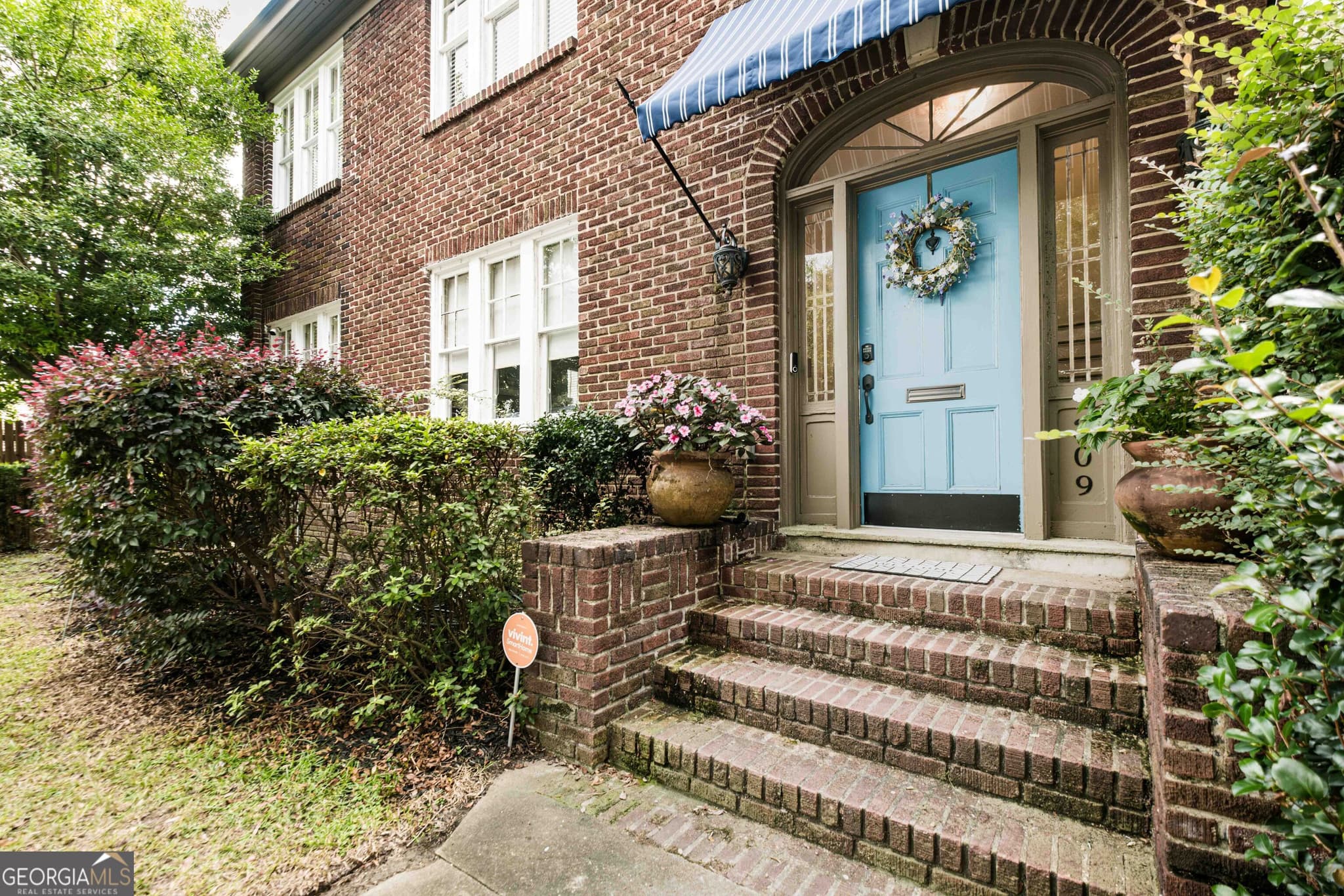 4 bedroom, 3 bathroom, 2,952 sq ft single family residence for sale at 309 E 34th Street, Savannah, GA 31401 — photo 2