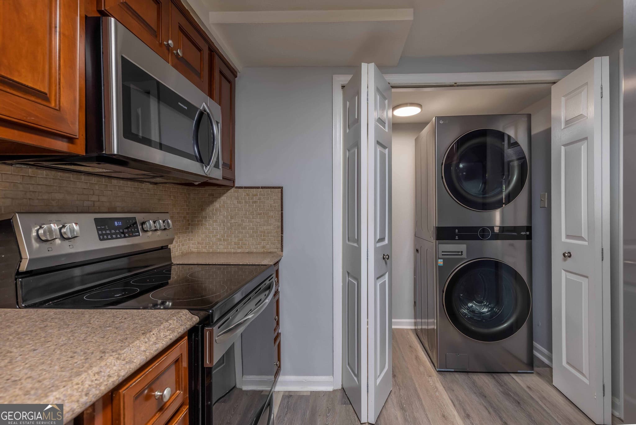 3 bedroom, 2.5 bathroom, 1,920 sq ft condominium under contract at 6101 River Road, Columbus, GA 31904 — photo 7