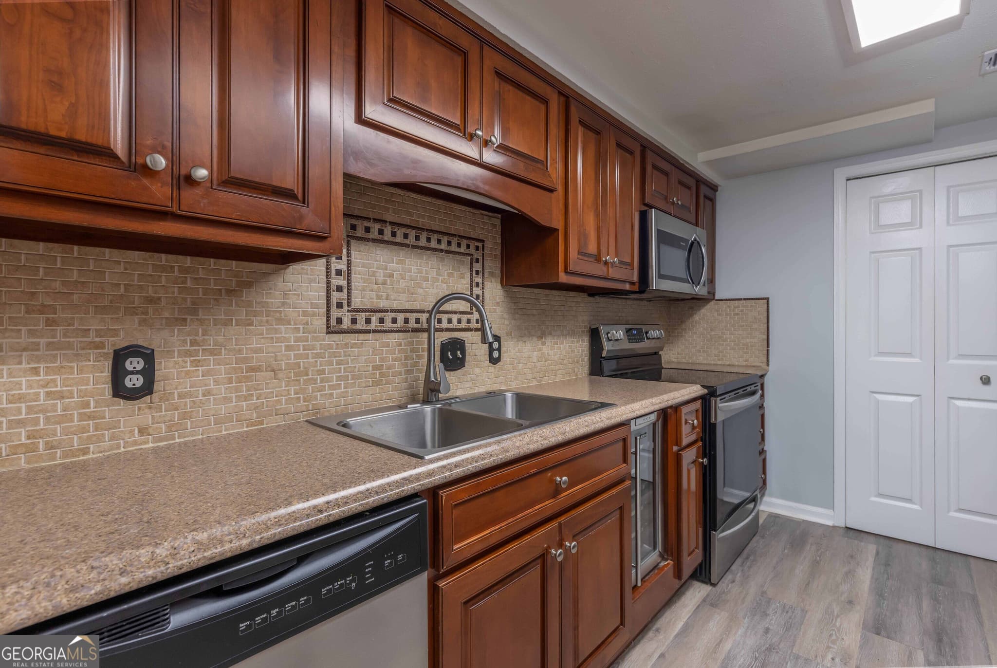 3 bedroom, 2.5 bathroom, 1,920 sq ft condominium under contract at 6101 River Road, Columbus, GA 31904 — photo 5