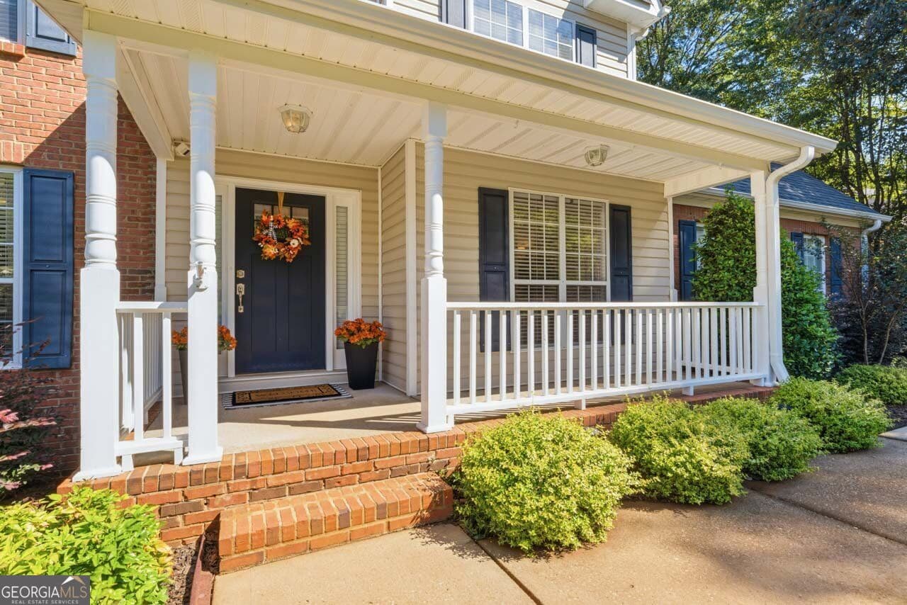 4 bedroom, 2.5 bathroom, 1,989 sq ft single family residence for sale at 1123 River Green Court, Mcdonough, GA 30252 — photo 2