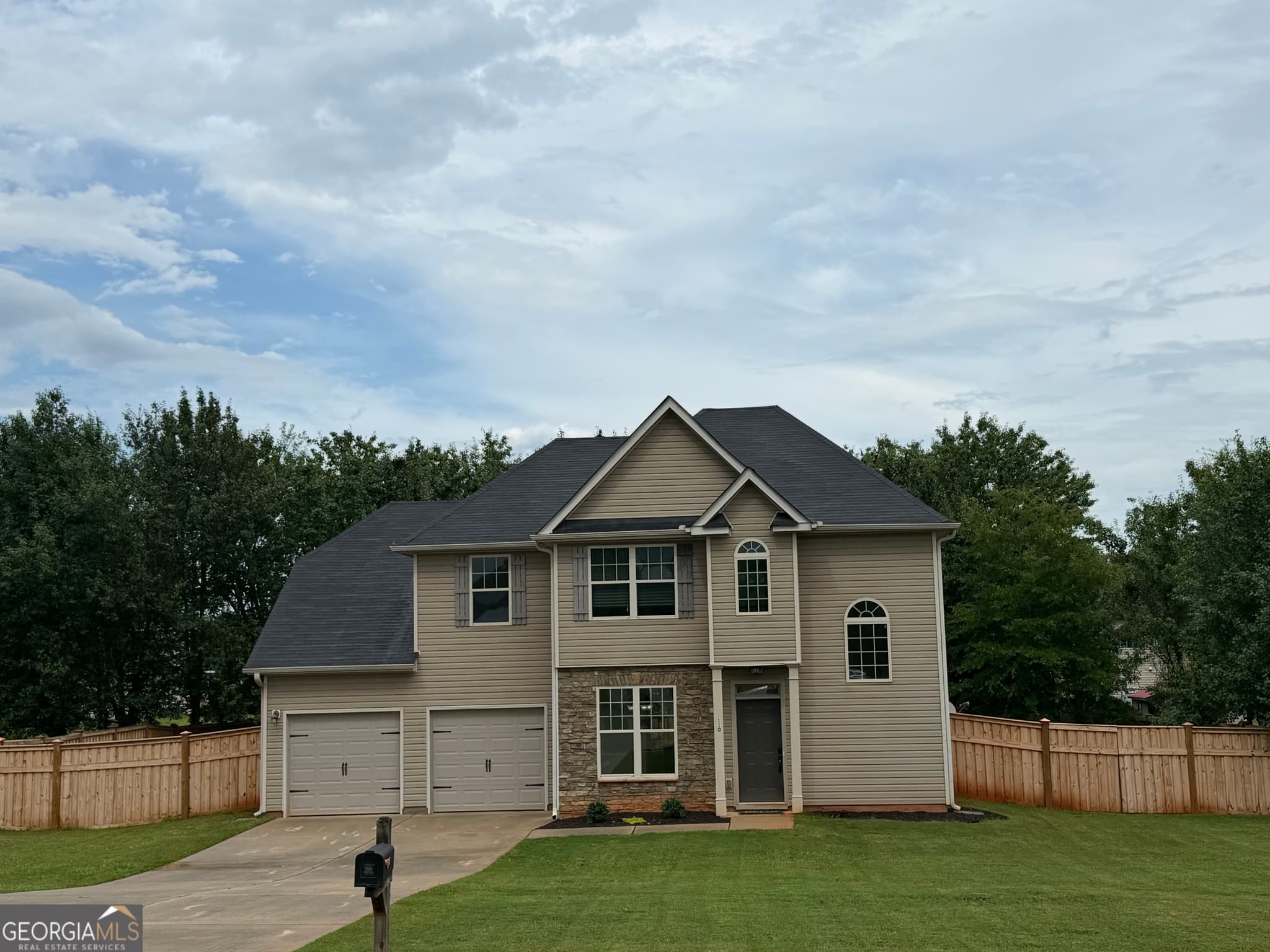 3 bedroom, 2.5 bathroom, 1,700 sq ft single family residence sold at 110 Stonebriar Boulevard, Griffin, GA 30224