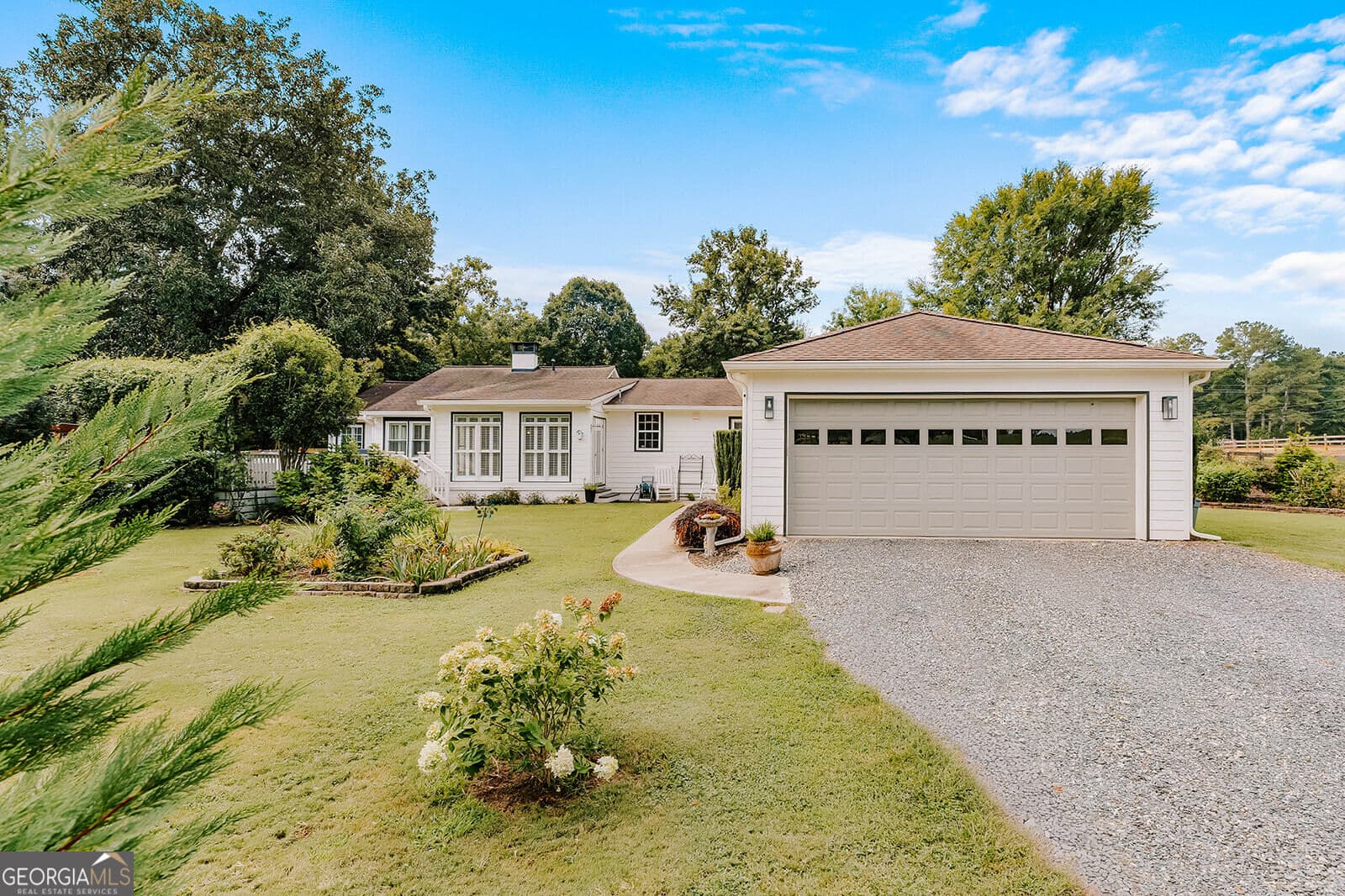 3 bedroom, 2 bathroom, 2,322 sq ft single family residence for sale at 1740 Old Buckhead Road, Madison, GA 30650 — photo 2