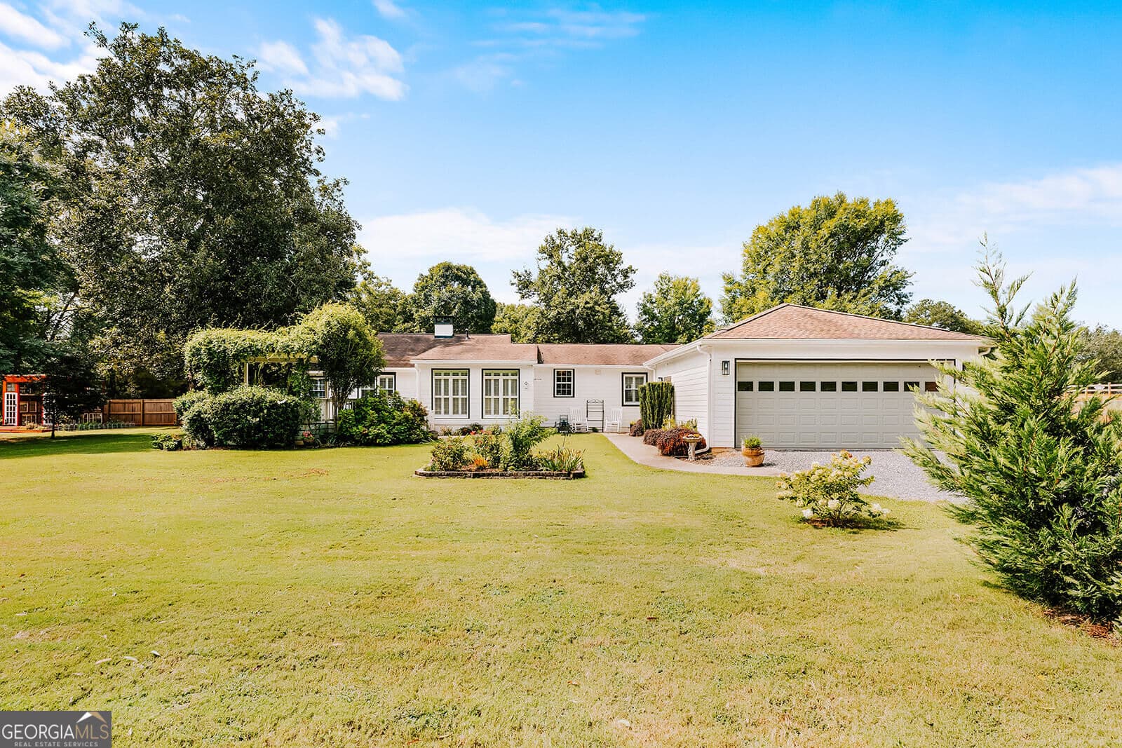 3 bedroom, 2 bathroom, 2,322 sq ft single family residence for sale at 1740 Old Buckhead Road, Madison, GA 30650 — photo 1 of 48