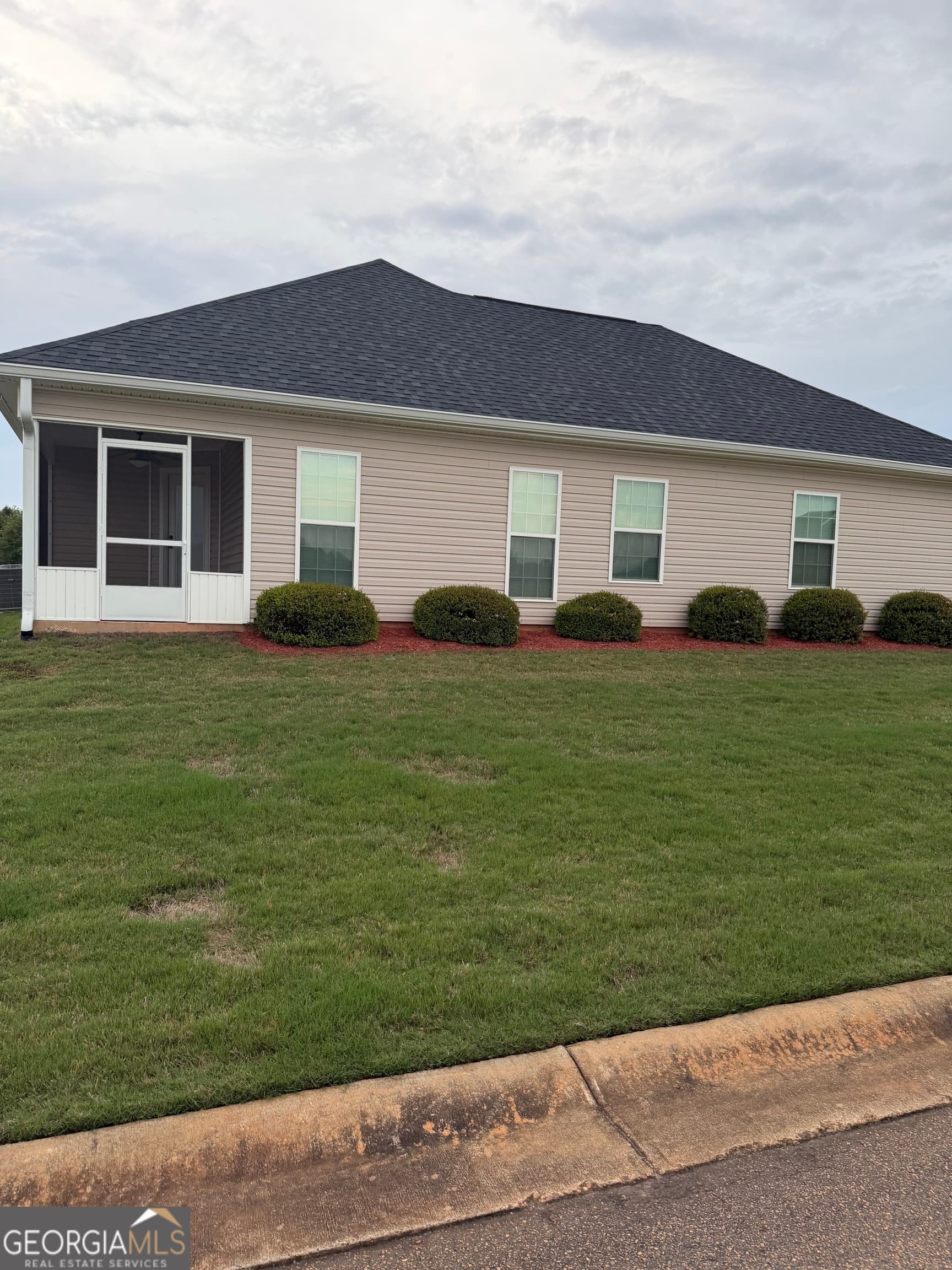 2 bedroom, 2 bathroom, 1,361 sq ft single family residence for sale at 2101 Quail Ridge Lane, Perry, GA 31069 — photo 2