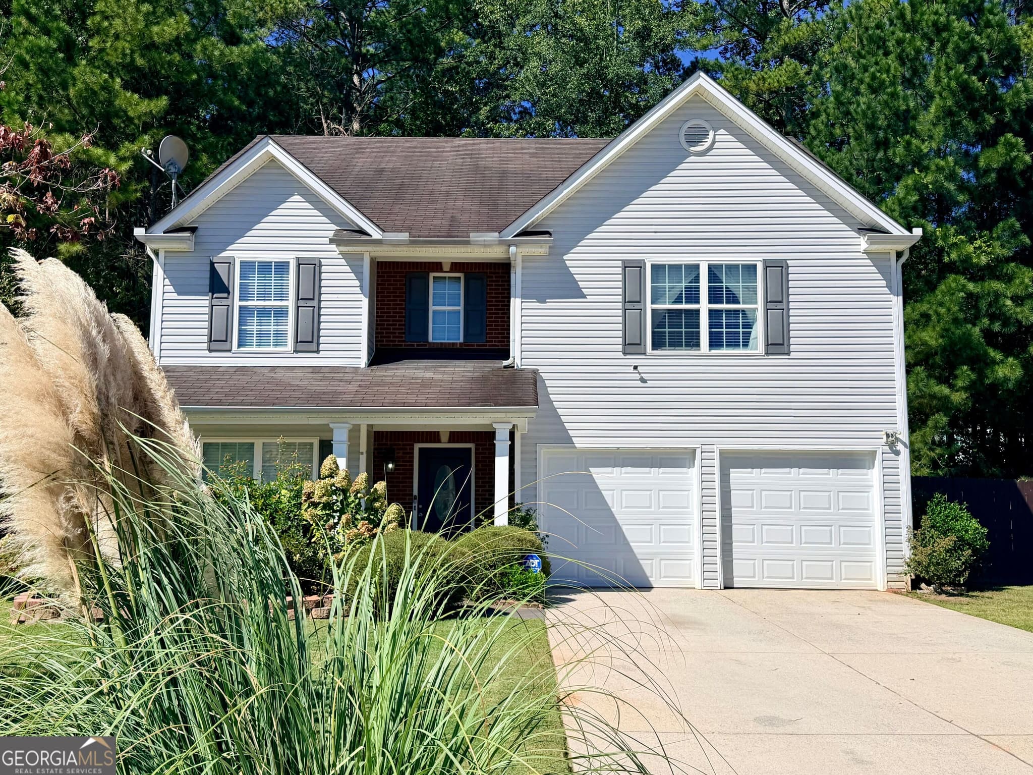 6 bedroom, 3.5 bathroom, 2,901 sq ft single family residence for sale at 7187 Walton Hill, Fairburn, GA 30213 — photo 2