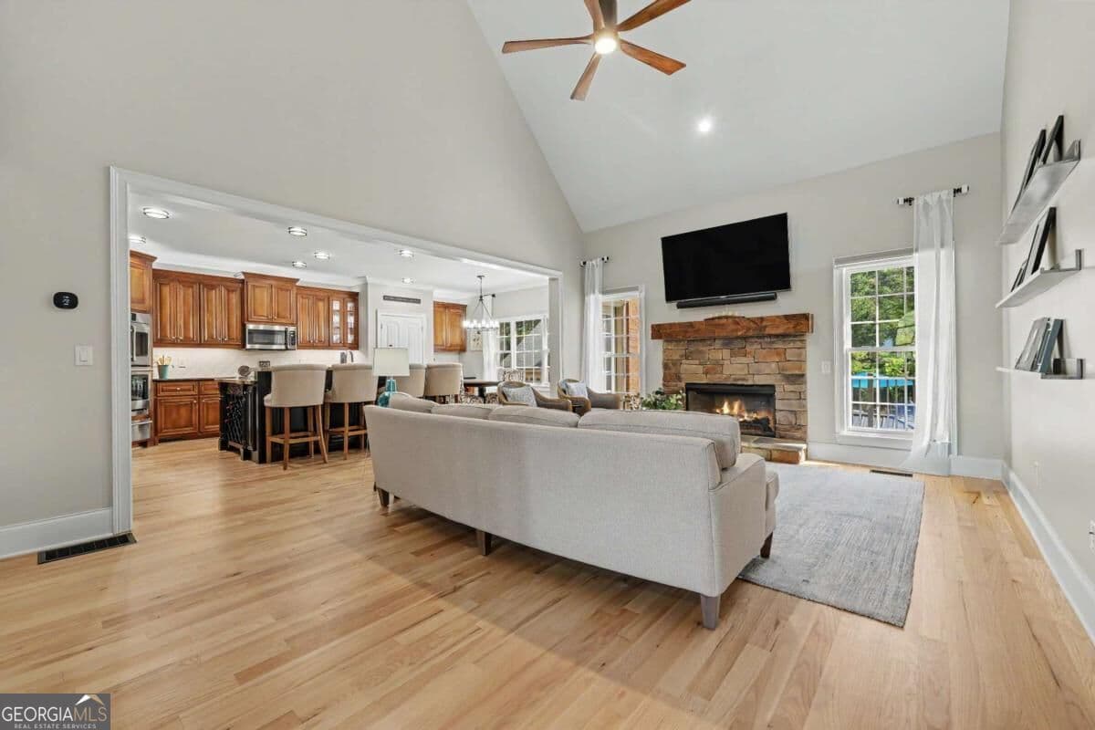 9 bedroom, 6 bathroom, 7,506 sq ft single family residence for sale at 116 River Bend Drive, Hoschton, GA 30548 — photo 6