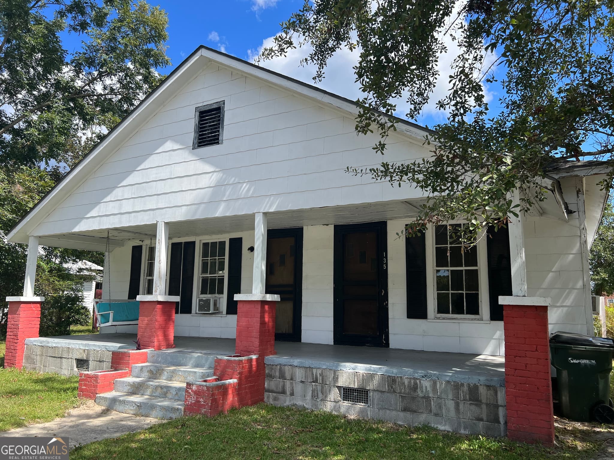 2 bedroom, 1 bathroom, 1,296 sq ft single family residence sold at 135 S Main Street, Pembroke, GA 31321