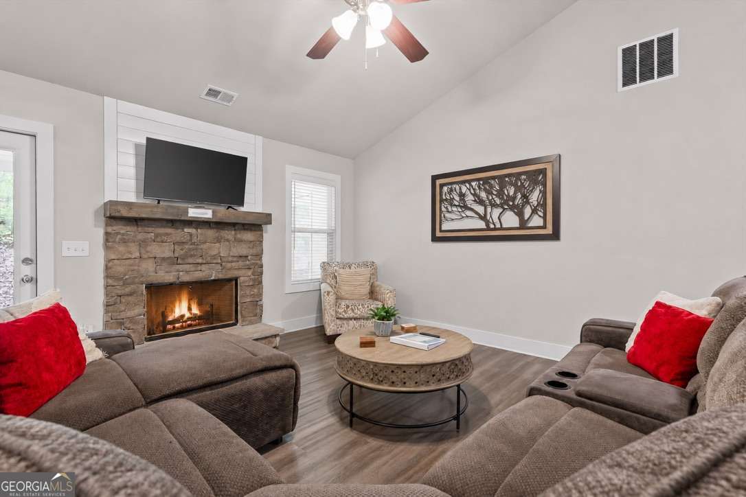 3 bedroom, 2 bathroom, 1,730 sq ft single family residence for sale at 287 Warlick Circle, Ellijay, GA 30540 — photo 6