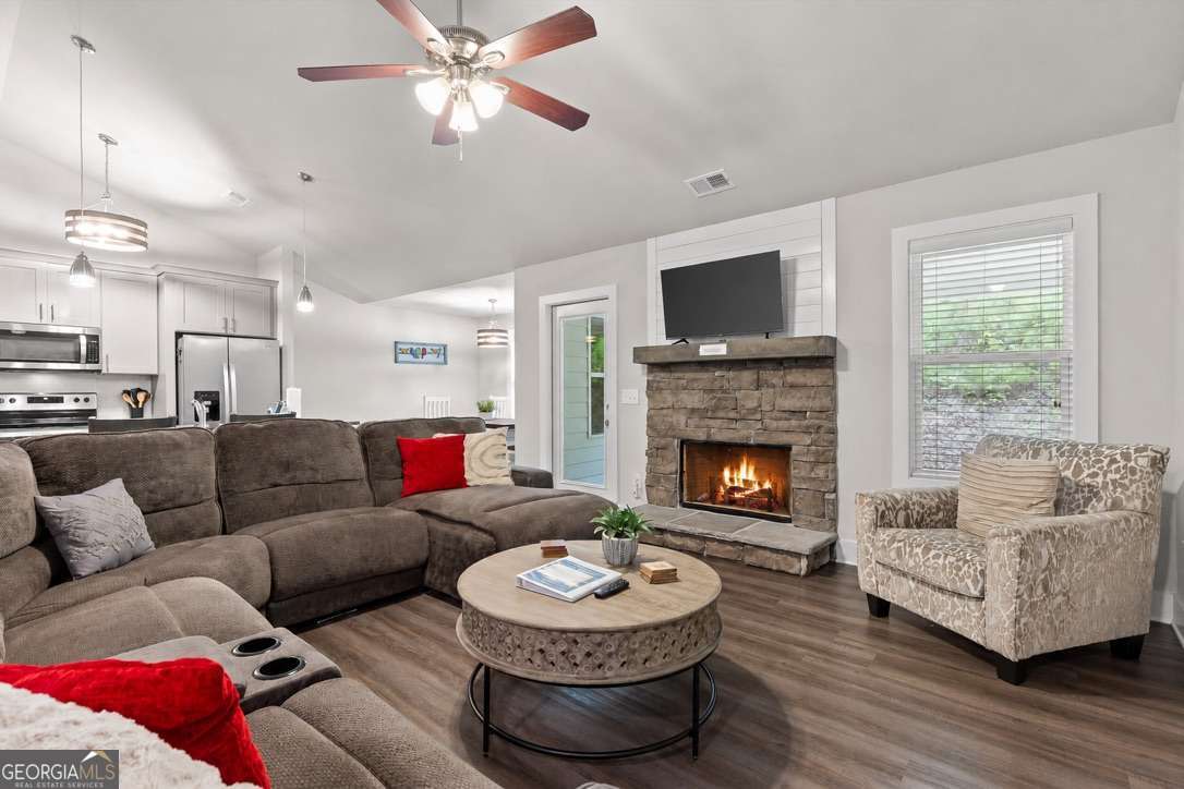 3 bedroom, 2 bathroom, 1,730 sq ft single family residence for sale at 287 Warlick Circle, Ellijay, GA 30540 — photo 5