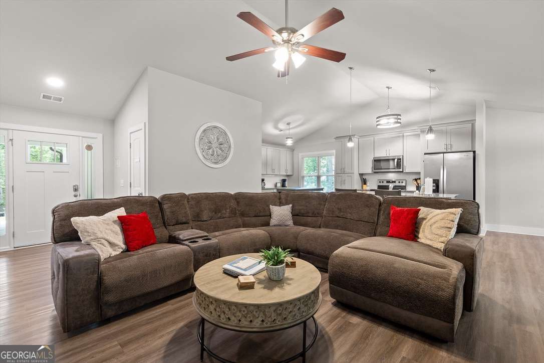 3 bedroom, 2 bathroom, 1,730 sq ft single family residence for sale at 287 Warlick Circle, Ellijay, GA 30540 — photo 4