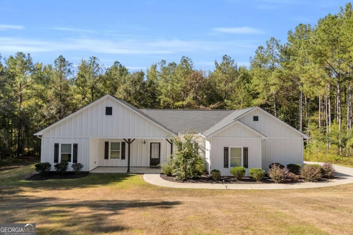 3 bedroom, 2 bathroom, 1,476 sq ft single family residence for sale at 118 Terrace Circle, Lexington, GA 30648