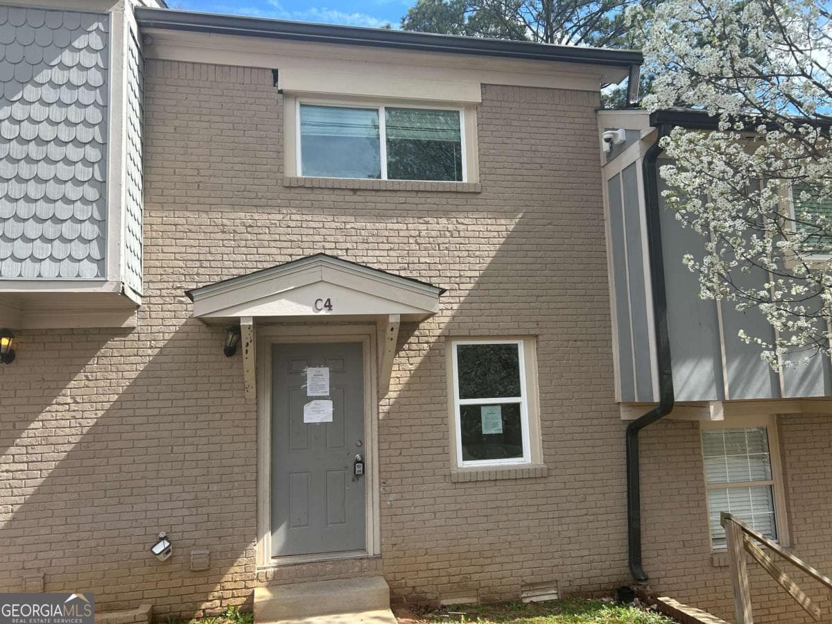 2 bedroom, 1.5 bathroom, 1,728 sq ft townhouse for sale at 2604 Campbellton Road 4C, Atlanta, GA 30311 — photo 1 of 17