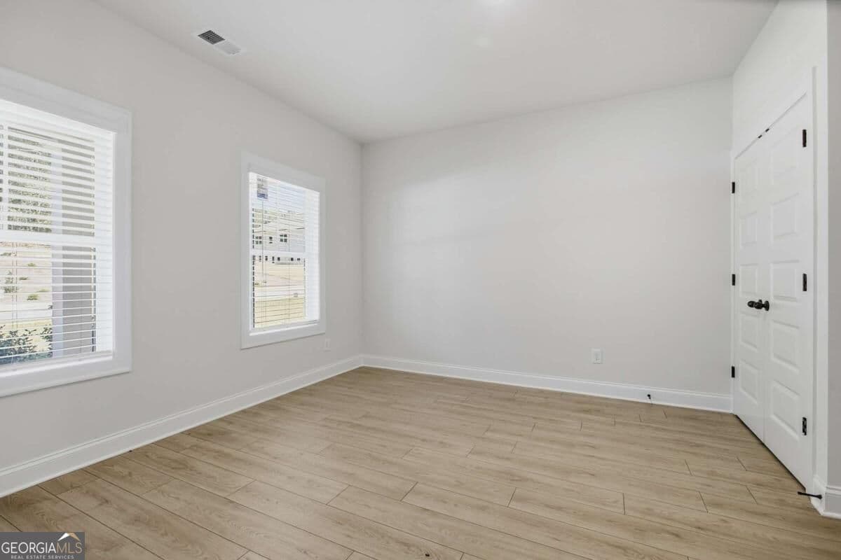 5 bedroom, 3 bathroom, 2,726 sq ft single family residence for sale at 113 Southview Drive, Ellenwood, GA 30294 — photo 9