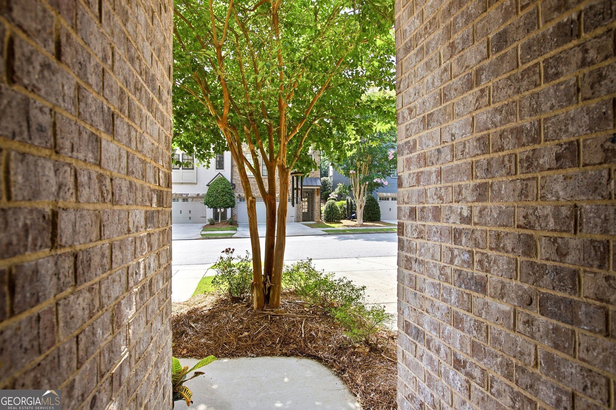 4 bedroom, 3.5 bathroom, 2,516 sq ft townhouse for sale at 2538 Skyland Drive, Brookhaven, GA 30319 — photo 3