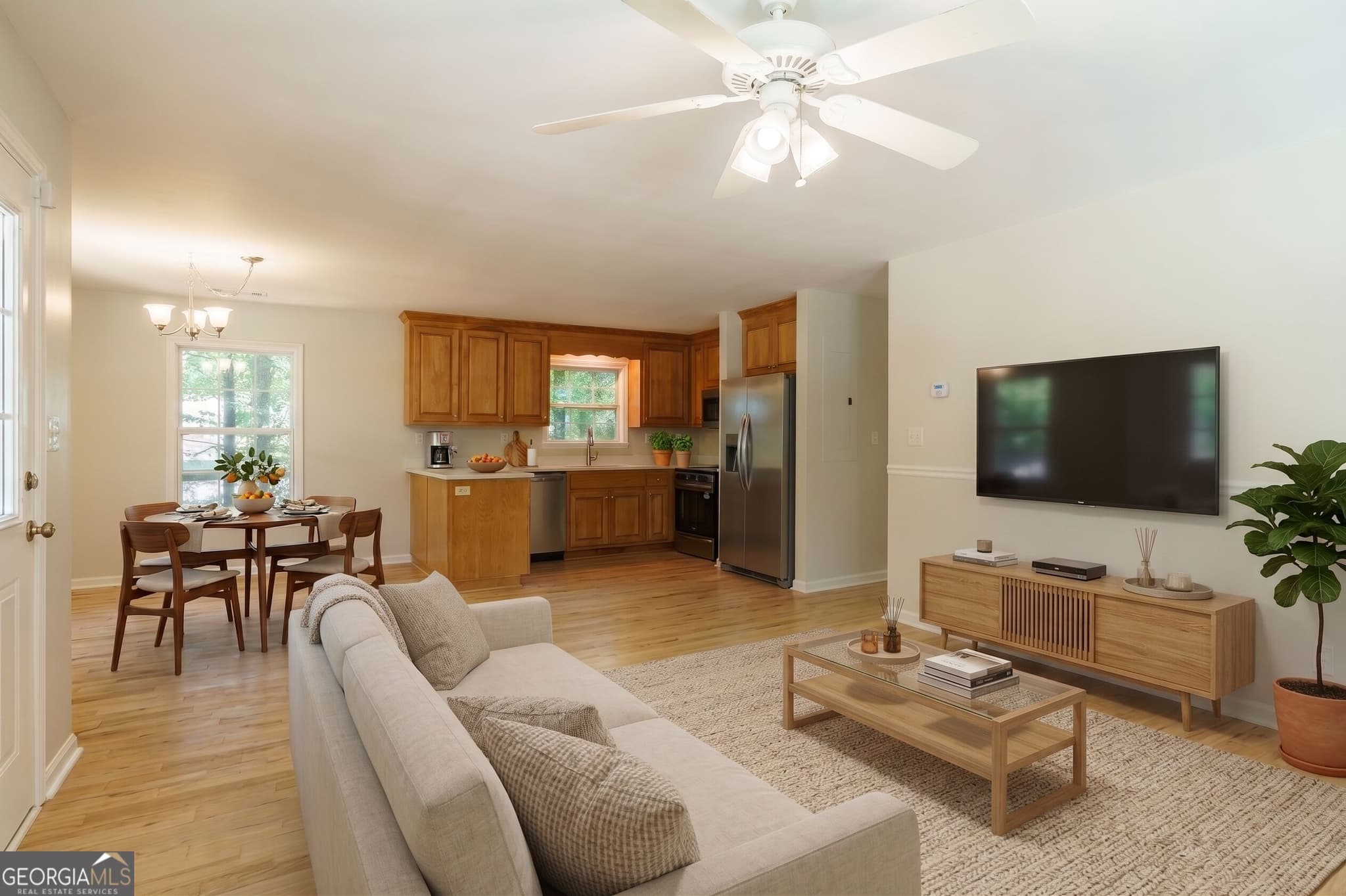 2 bedroom, 2 bathroom, 1,092 sq ft single family residence for sale at 2354 Airport Drive, Athens, GA 30605 — photo 2