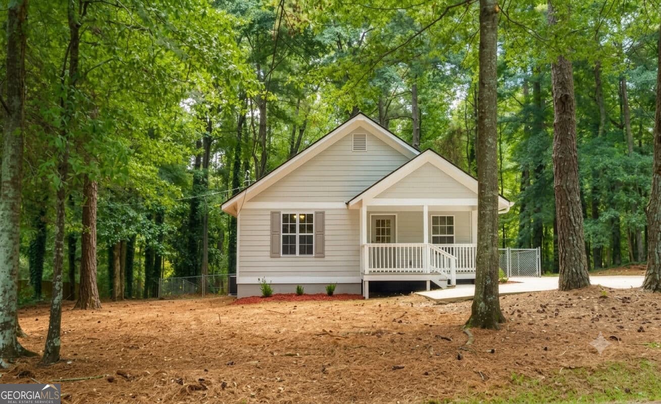 2 bedroom, 2 bathroom, 1,092 sq ft single family residence for sale at 2354 Airport Drive, Athens, GA 30605 — photo 1 of 31