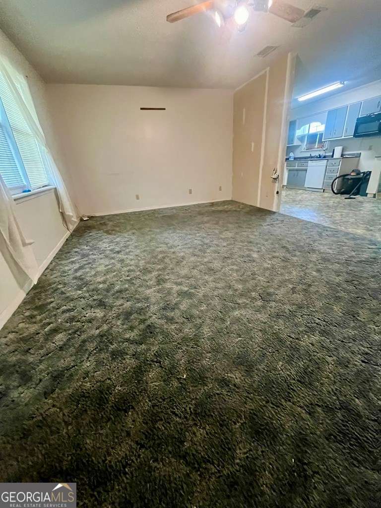 2 bedroom, 2 bathroom, 1,288 sq ft single family residence for sale at 456 W Hwy 37, Lakeland, GA 31635 — photo 2