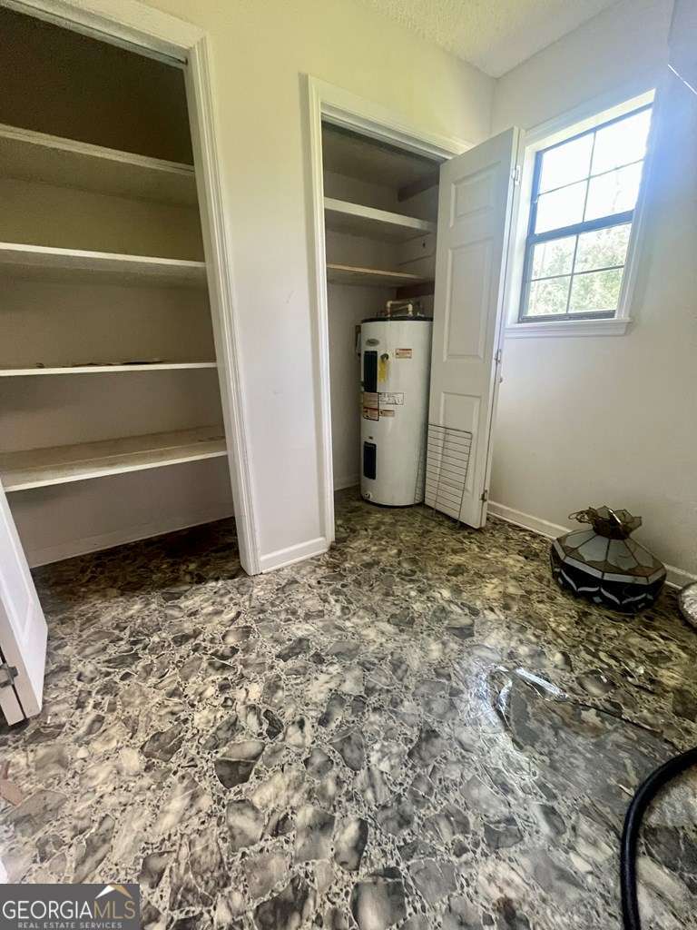 2 bedroom, 2 bathroom, 1,288 sq ft single family residence for sale at 456 W Hwy 37, Lakeland, GA 31635 — photo 6