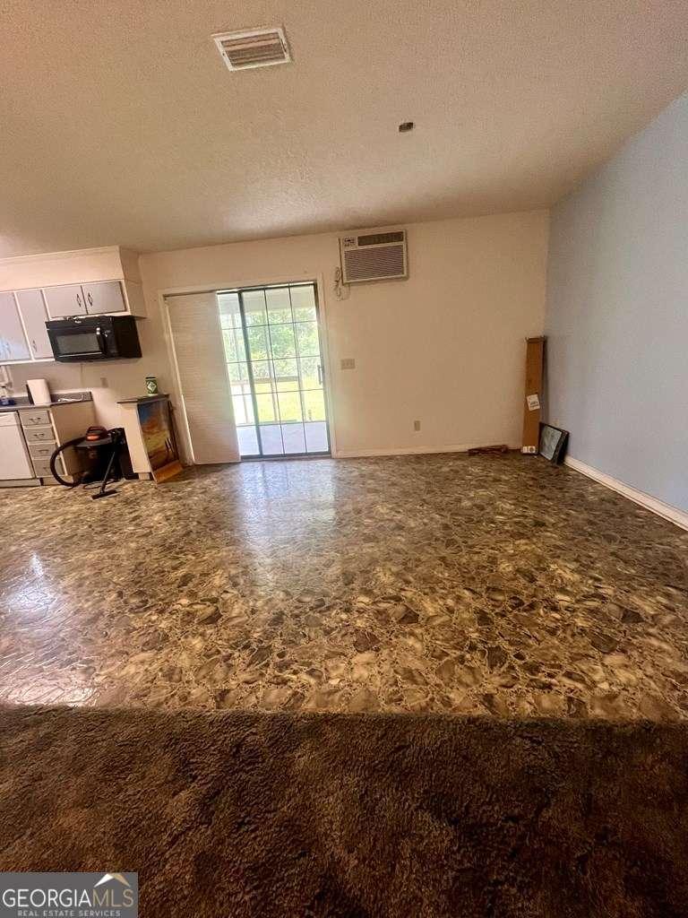 2 bedroom, 2 bathroom, 1,288 sq ft single family residence for sale at 456 W Hwy 37, Lakeland, GA 31635 — photo 3