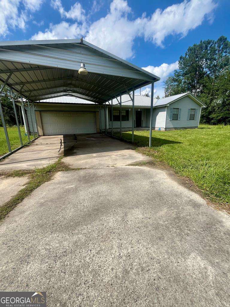 2 bedroom, 2 bathroom, 1,288 sq ft single family residence for sale at 456 W Hwy 37, Lakeland, GA 31635 — photo 1 of 15