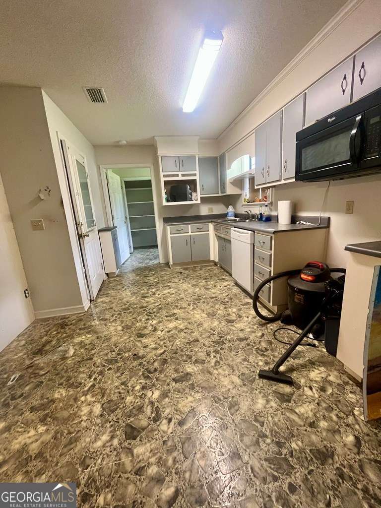 2 bedroom, 2 bathroom, 1,288 sq ft single family residence for sale at 456 W Hwy 37, Lakeland, GA 31635 — photo 5