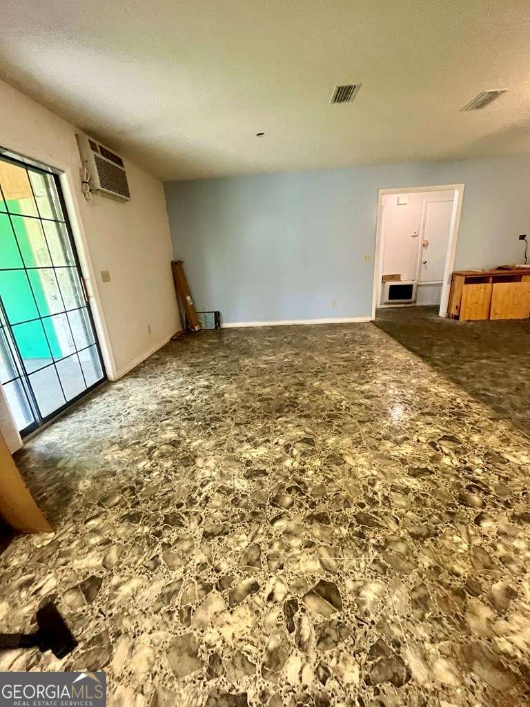 2 bedroom, 2 bathroom, 1,288 sq ft single family residence for sale at 456 W Hwy 37, Lakeland, GA 31635 — photo 9