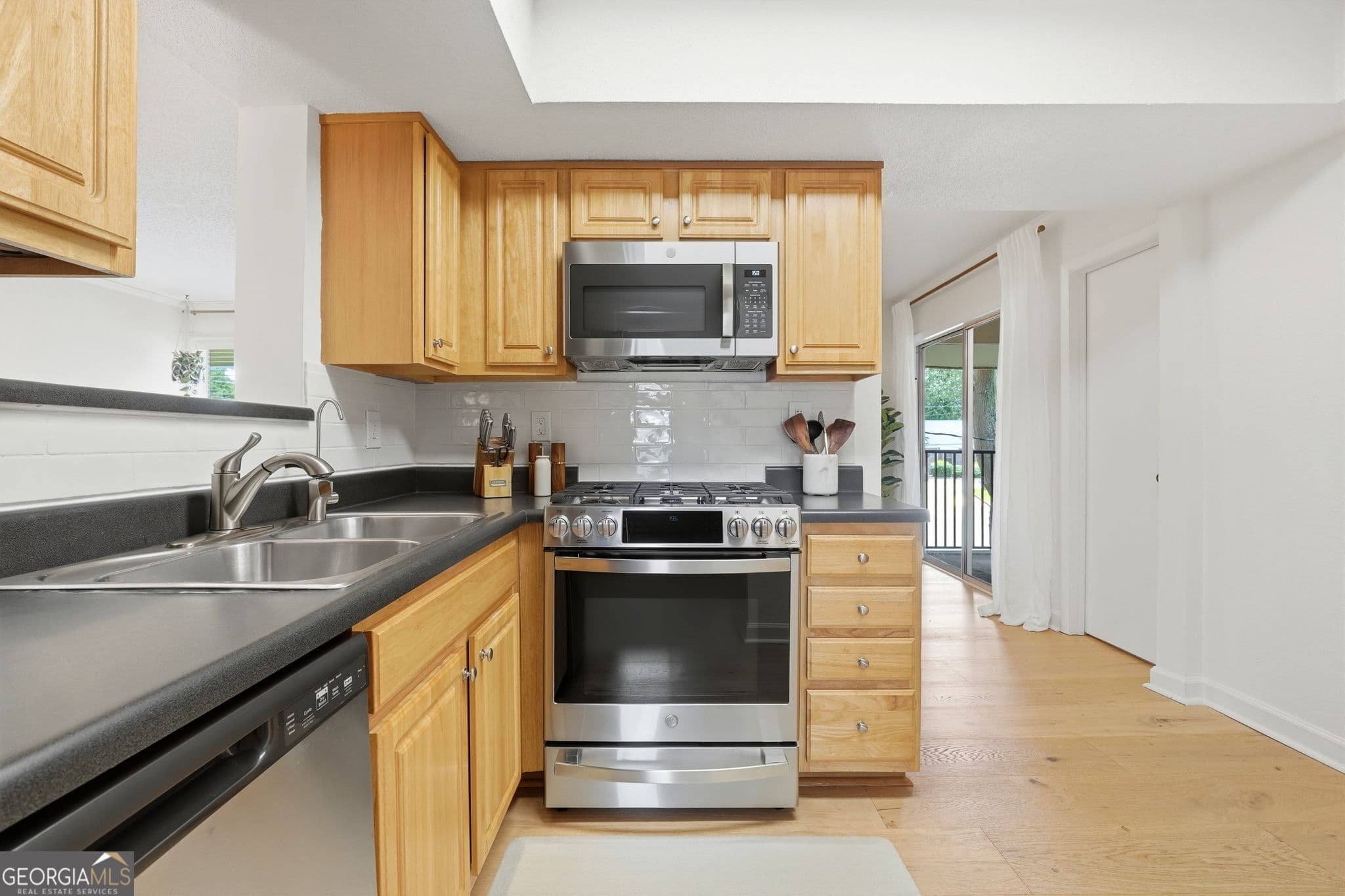 2 bedroom, 2 bathroom, 1,230 sq ft condominium for sale at 3301 Henderson Mill Road S4, Chamblee, GA 30341 — photo 8