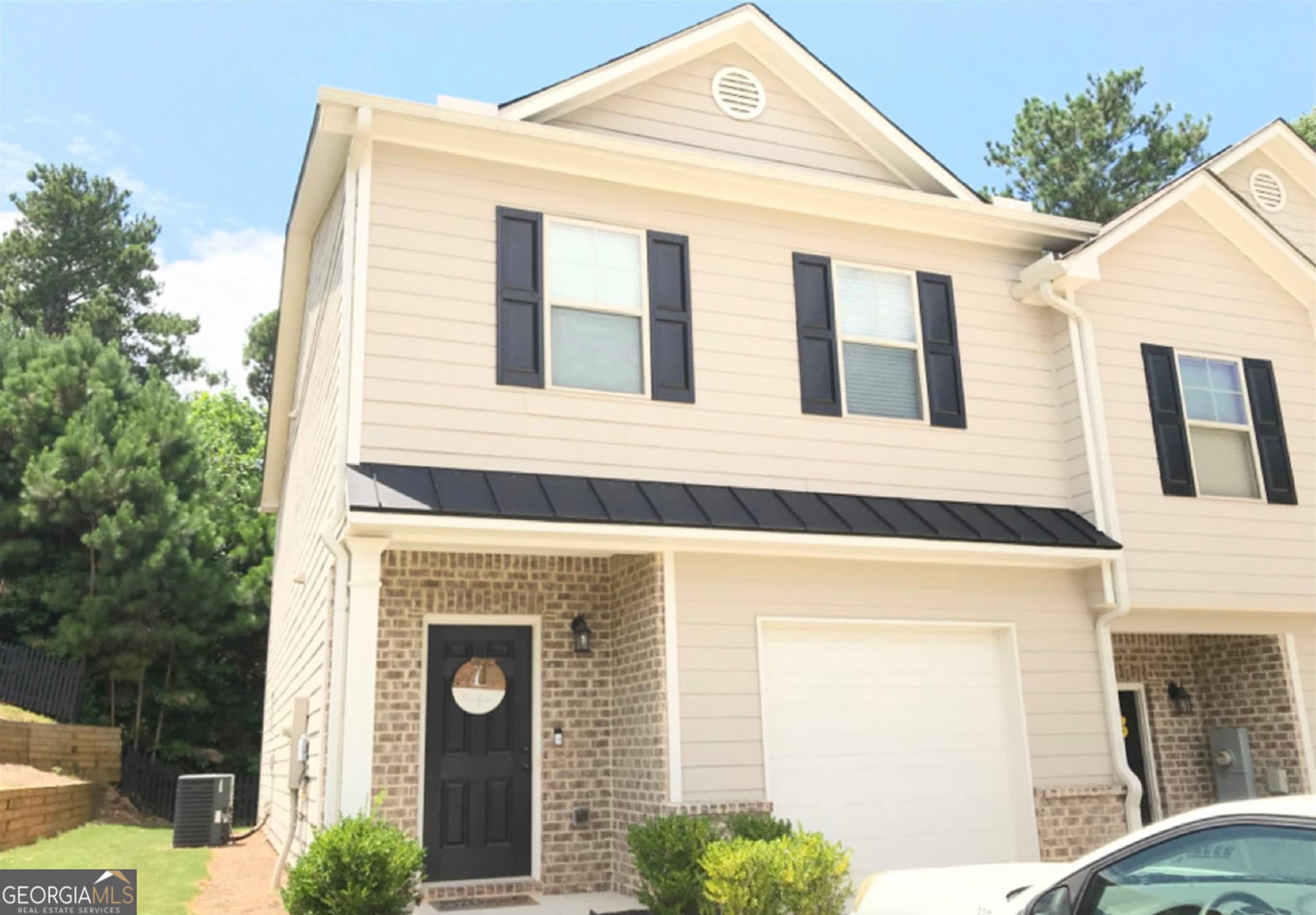 3 bedroom, 2.5 bathroom, 1,556 sq ft townhouse for sale at 5321 Timber Hills Drive, Oakwood, GA 30566