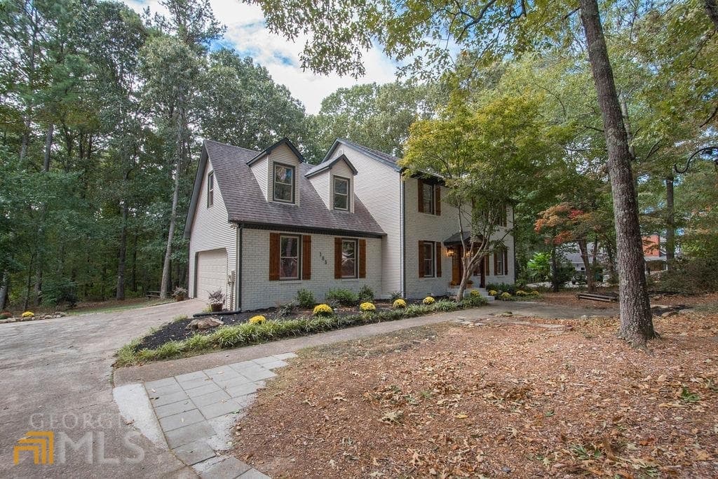 4 bedroom, 2.5 bathroom, 2,200 sq ft single family residence for sale at 185 Chimney Springs, Tyrone, GA 30290 — photo 4