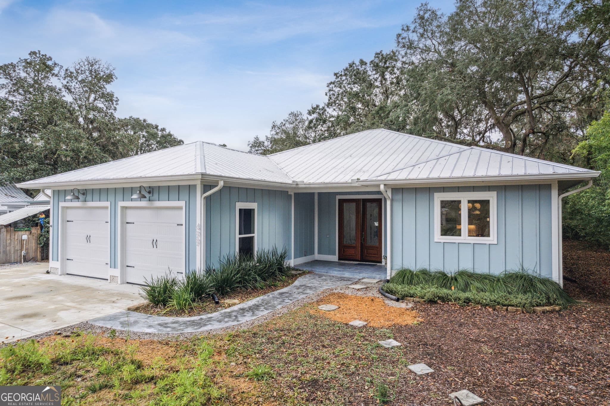 3 bedroom, 2 bathroom, 2,175 sq ft single family residence sold at 499 W Conyers Street, St. Marys, GA 31558