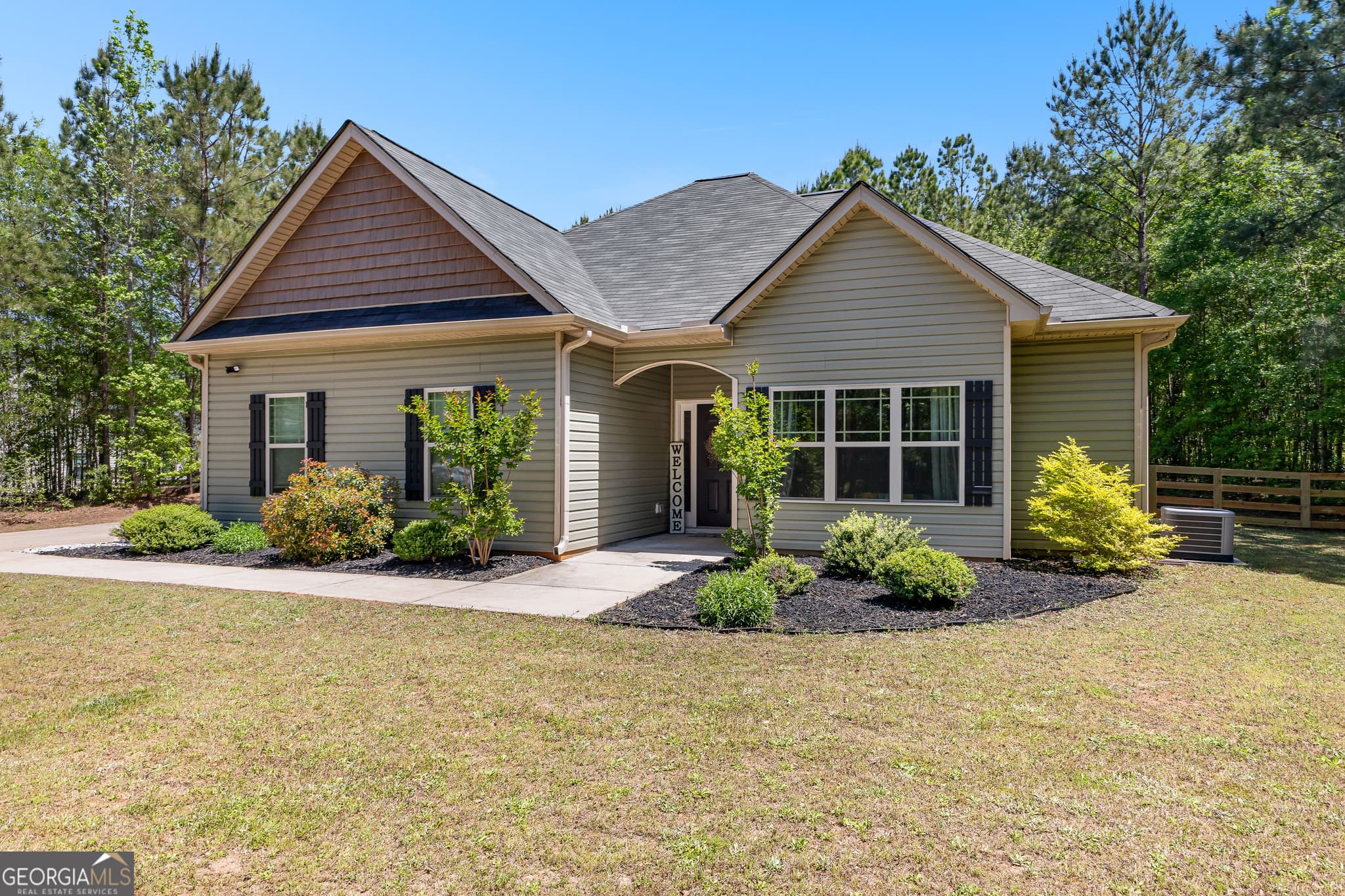 3 bedroom, 2 bathroom, 1,617 sq ft single family residence sold at 44 Roswell Lee Road, Grantville, GA 30220