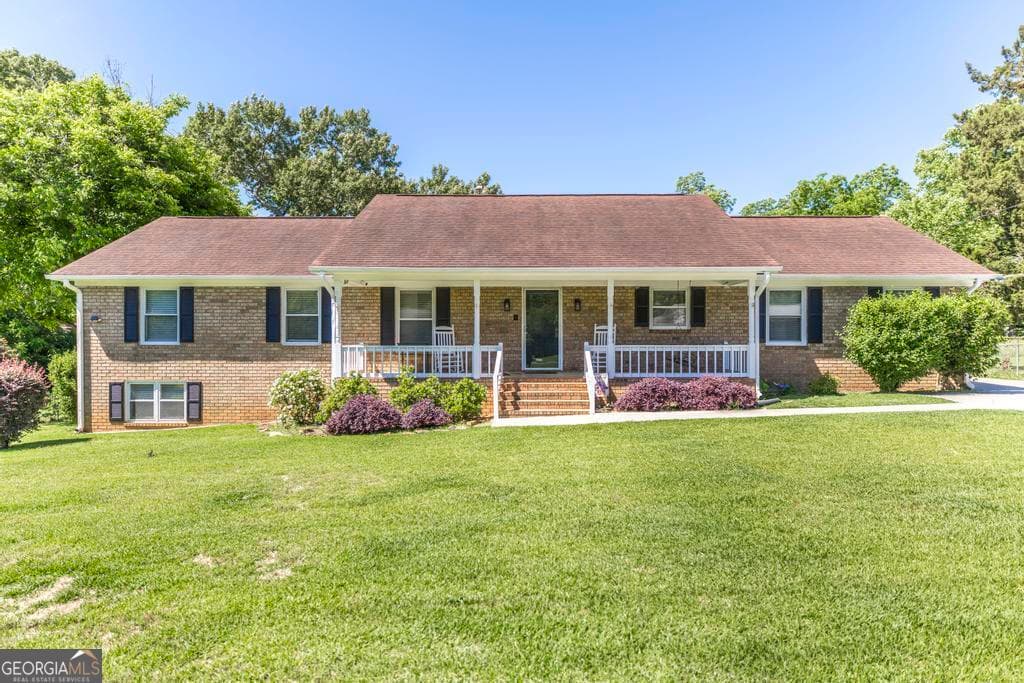 6 bedroom, 3.5 bathroom, 3,374 sq ft single family residence sold at 3710 Sandy Circle, Macon, GA 31216