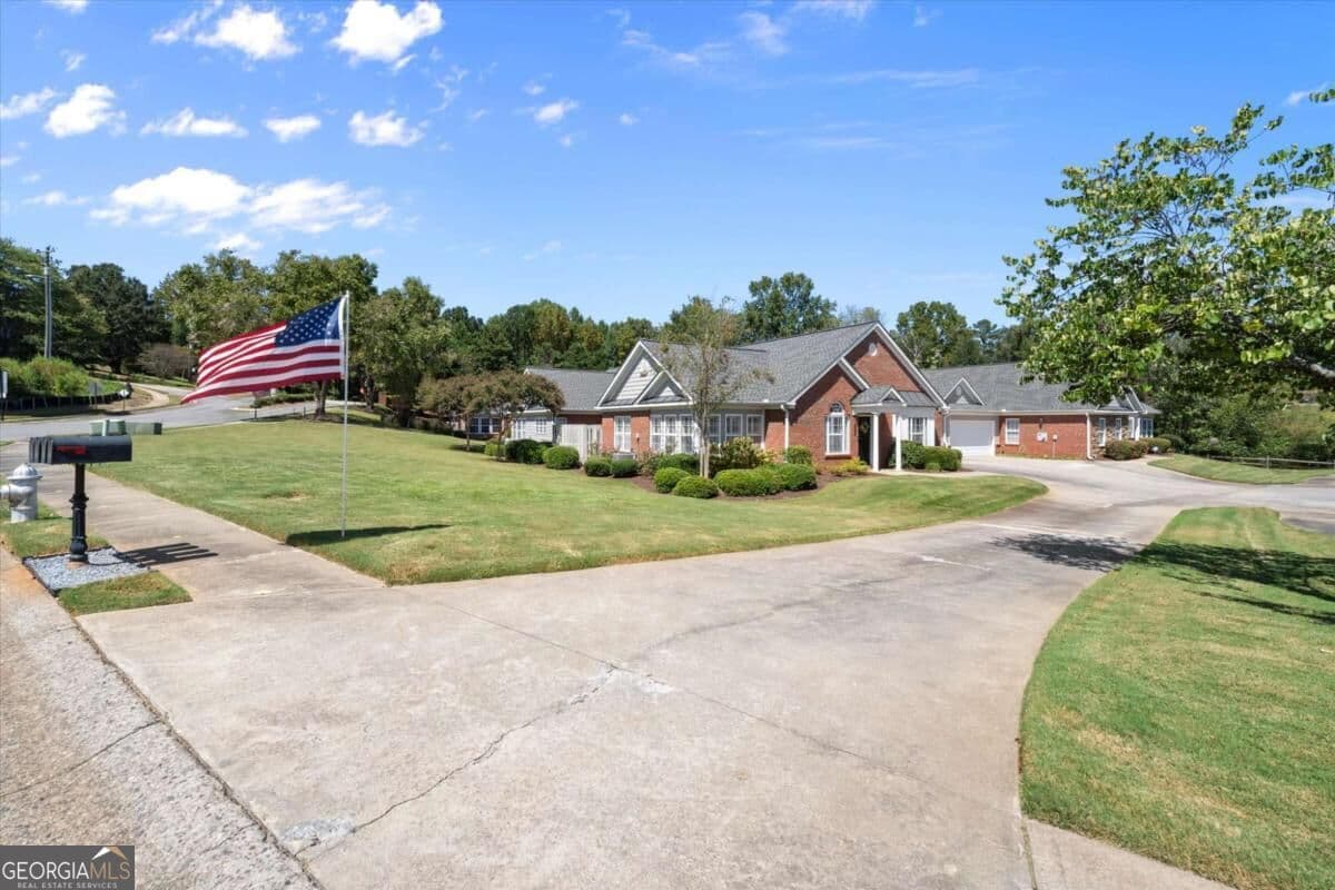 2 bedroom, 2 bathroom, 1,488 sq ft condominium for sale at 205 Somerton Place, Cumming, GA 30040 — photo 2
