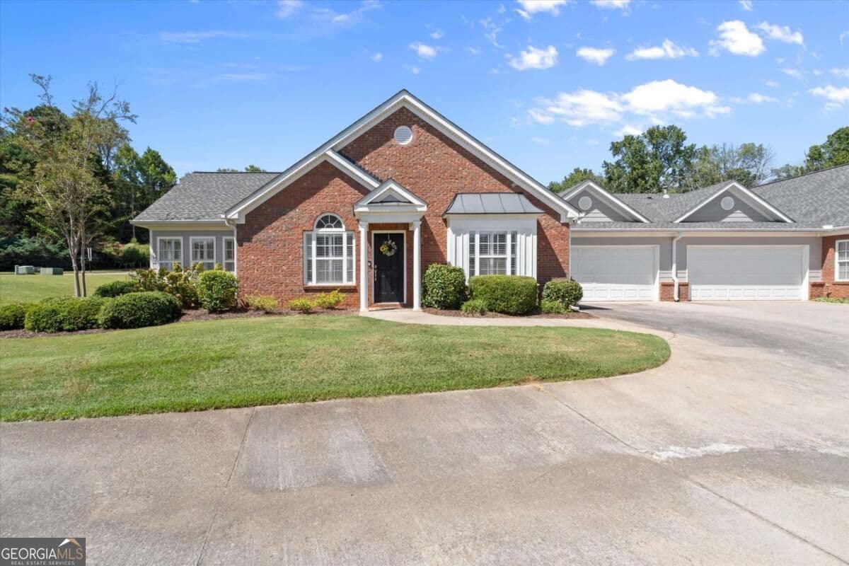 2 bedroom, 2 bathroom, 1,488 sq ft condominium for sale at 205 Somerton Place, Cumming, GA 30040 — photo 1 of 34